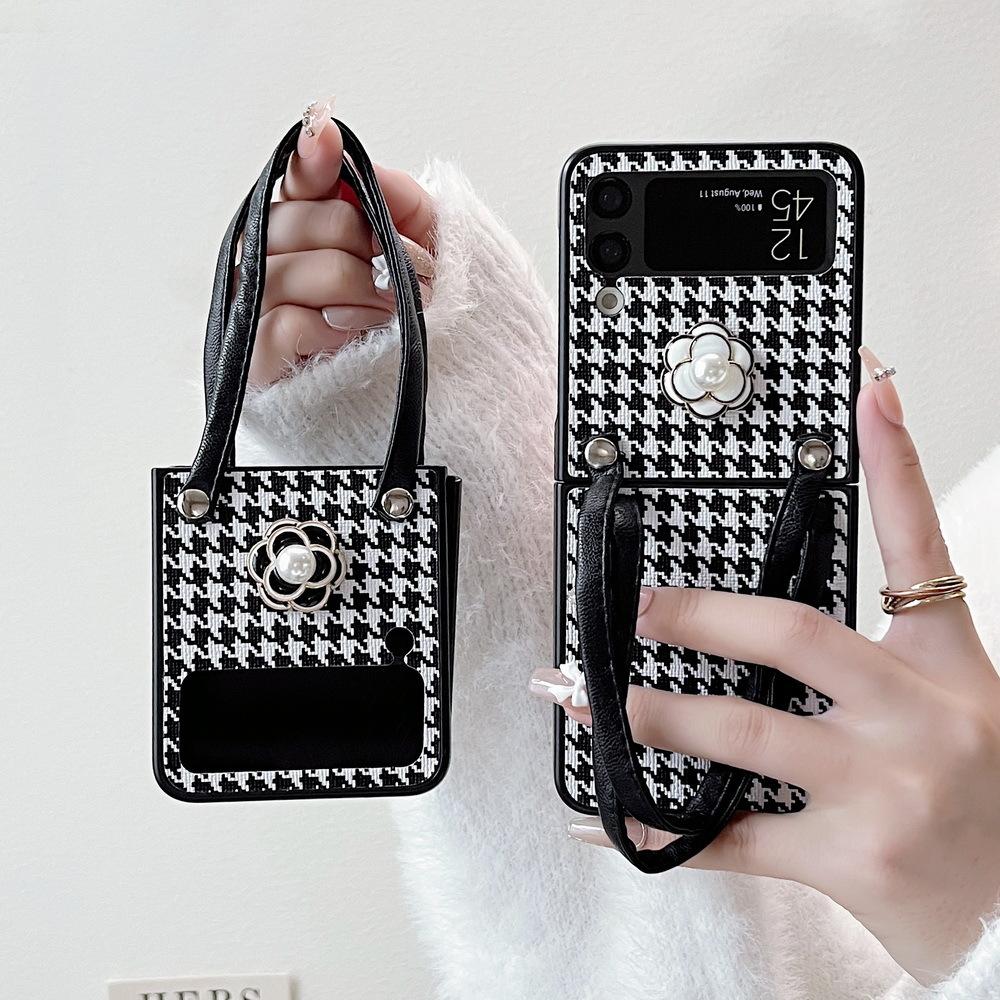 Ốp Lưng Cho Samsung Z Flip 4 Cao Cấp Họa Tiết Houndstooth Có Dây Da Xỏ Tay - BUM STORE GALAXY CASE