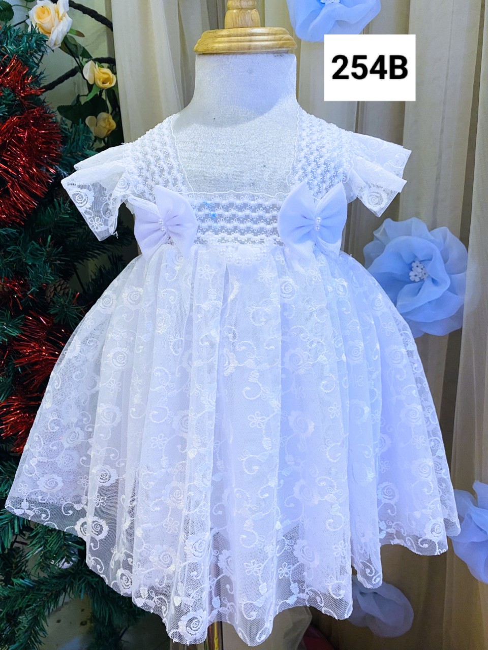 Đầm xoè công chúa màu trắng sang trọng cho bé gái đầy tháng, thôi nôi, dự tiệc
