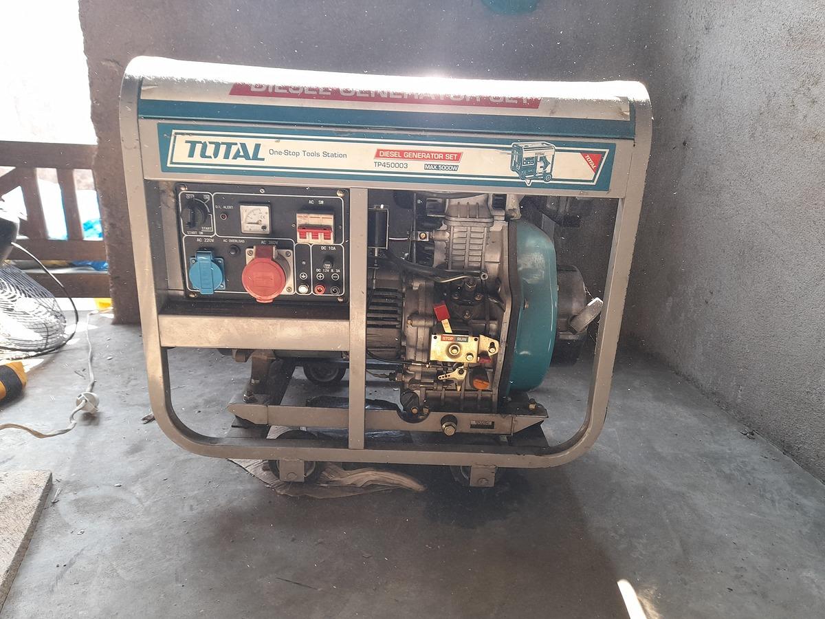 MÁY PHÁT ĐIỆN DẦU DIESEL (4 THÌ, OHV, 13HP) 5.0KVA TOTAL TP450003 - HÀNG CHÍNH HÃNG