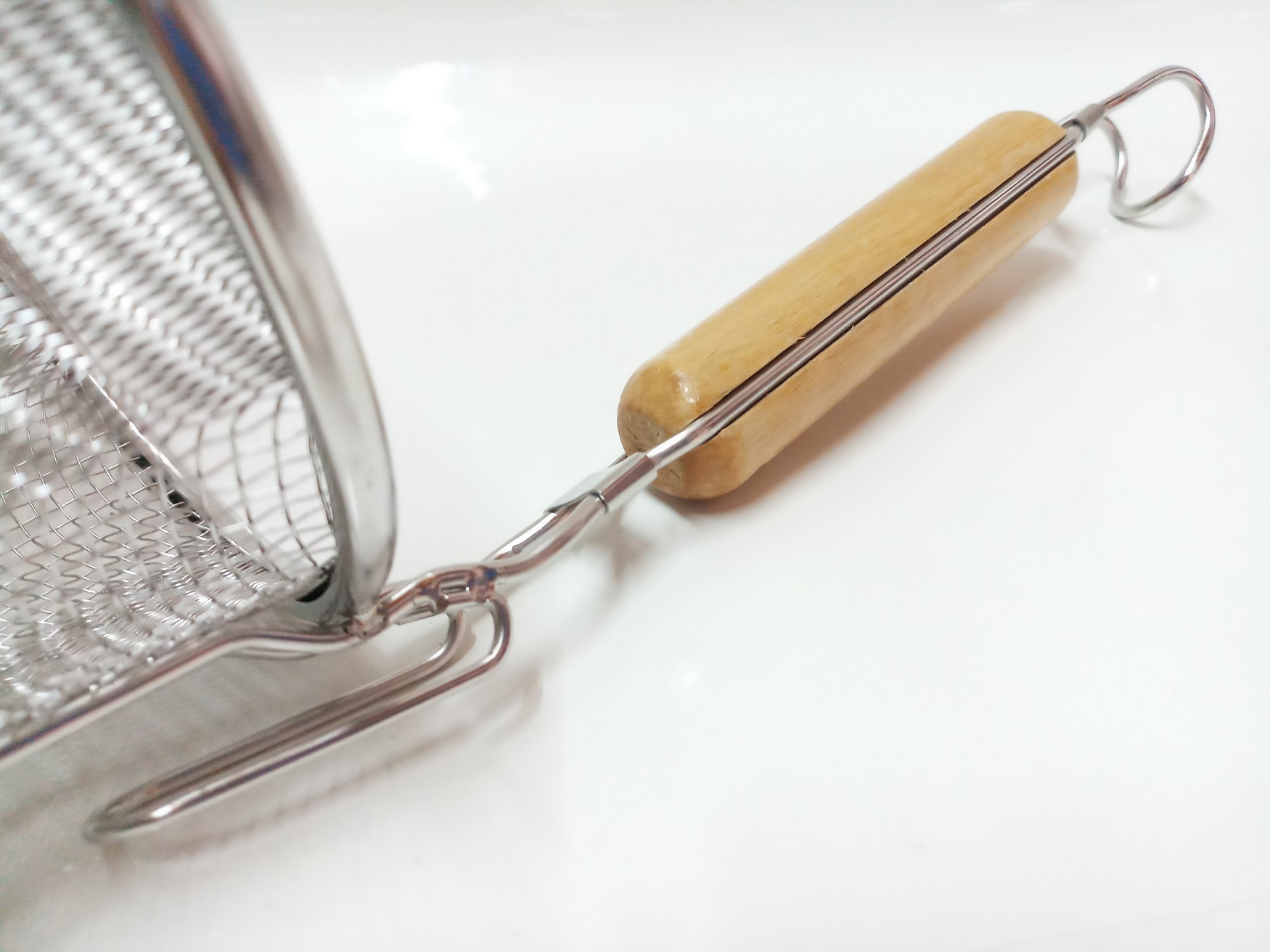 VỢT INOX CÁN GỖ TRỤNG HỦ TIẾU,MÌ,RAU CỦ,XƯƠNG,THỊT TẶNG KÈM MỘT GẮP INOX CAO CẤP.