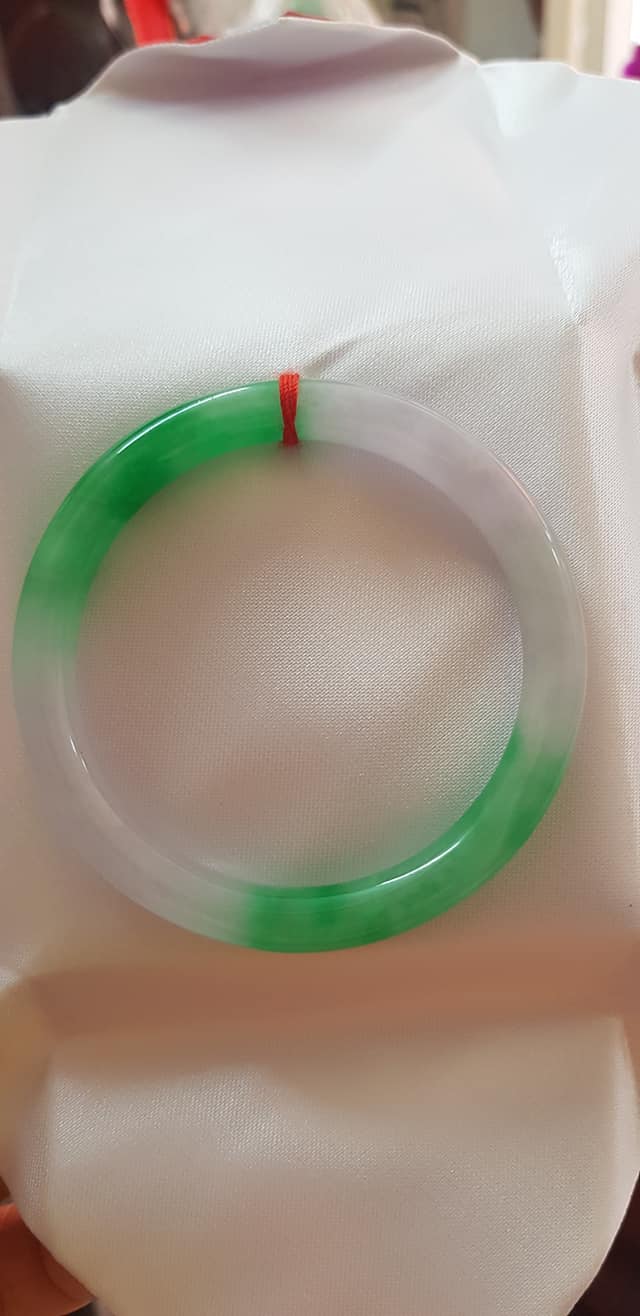 Vòng Cẩm Thạch mới TR Lý 54 mm x cọng 7,2mm Màu Xanh lý trắng đan xen đều vòng đẹp Nữ 52kg - 57kg đeo đẹp món quà tặng chính mình và người thân đeo đẹp ạ
