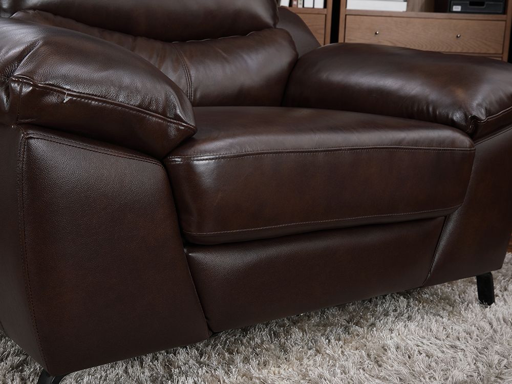 Ghế sofa đơn FRONTIERA đệm bọc Da Thật cao cấp nâu sẫm kiểu cổ điển, khung gỗ chân kim loại chắc chắn | Index Living Mall - Phân phối độc quyền tại Việt Nam