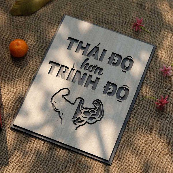 Tranh gỗ decor truyền cảm hứng "Thái độ hơn trình độ"