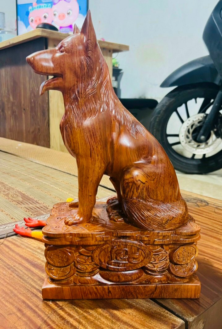 Tượng chó gỗ hương nguyên khối siêu đẹp cao 30cm