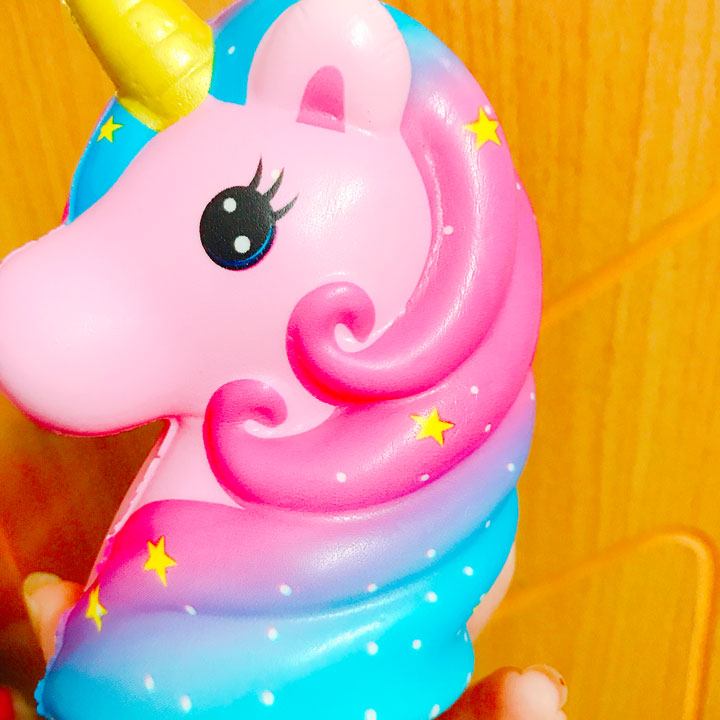 Squishy Unicorn cầu vồng quà tặng cho bé