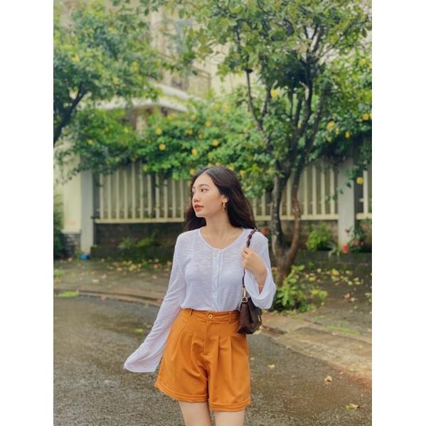Áo thun trắng tay dài gài nút Button Tee