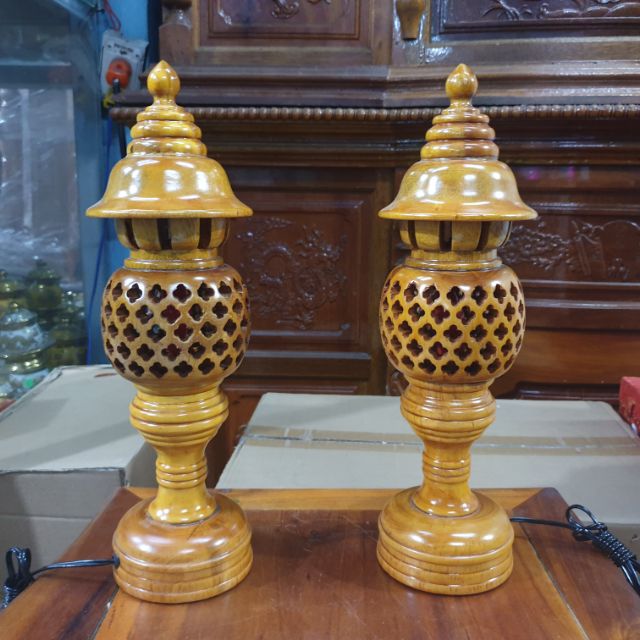 Cặp đèn thờ gỗ tràm bông vàng cao 34 cm màu vàng
