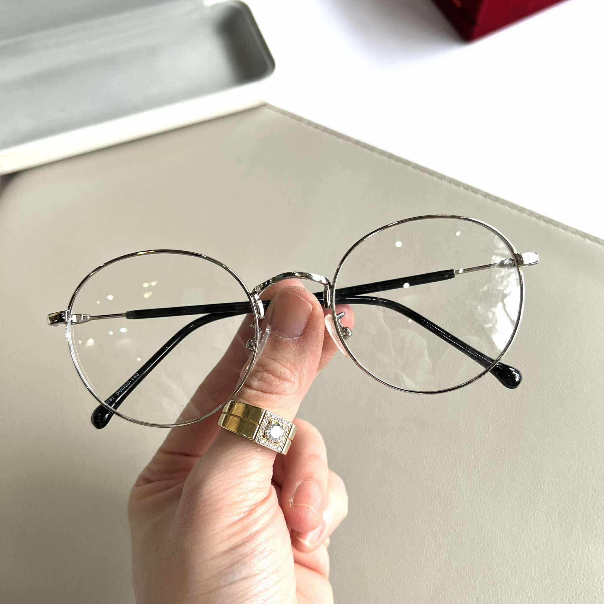 Kinh mắt thời trang dáng tròn xoe xinh cho nam nữ