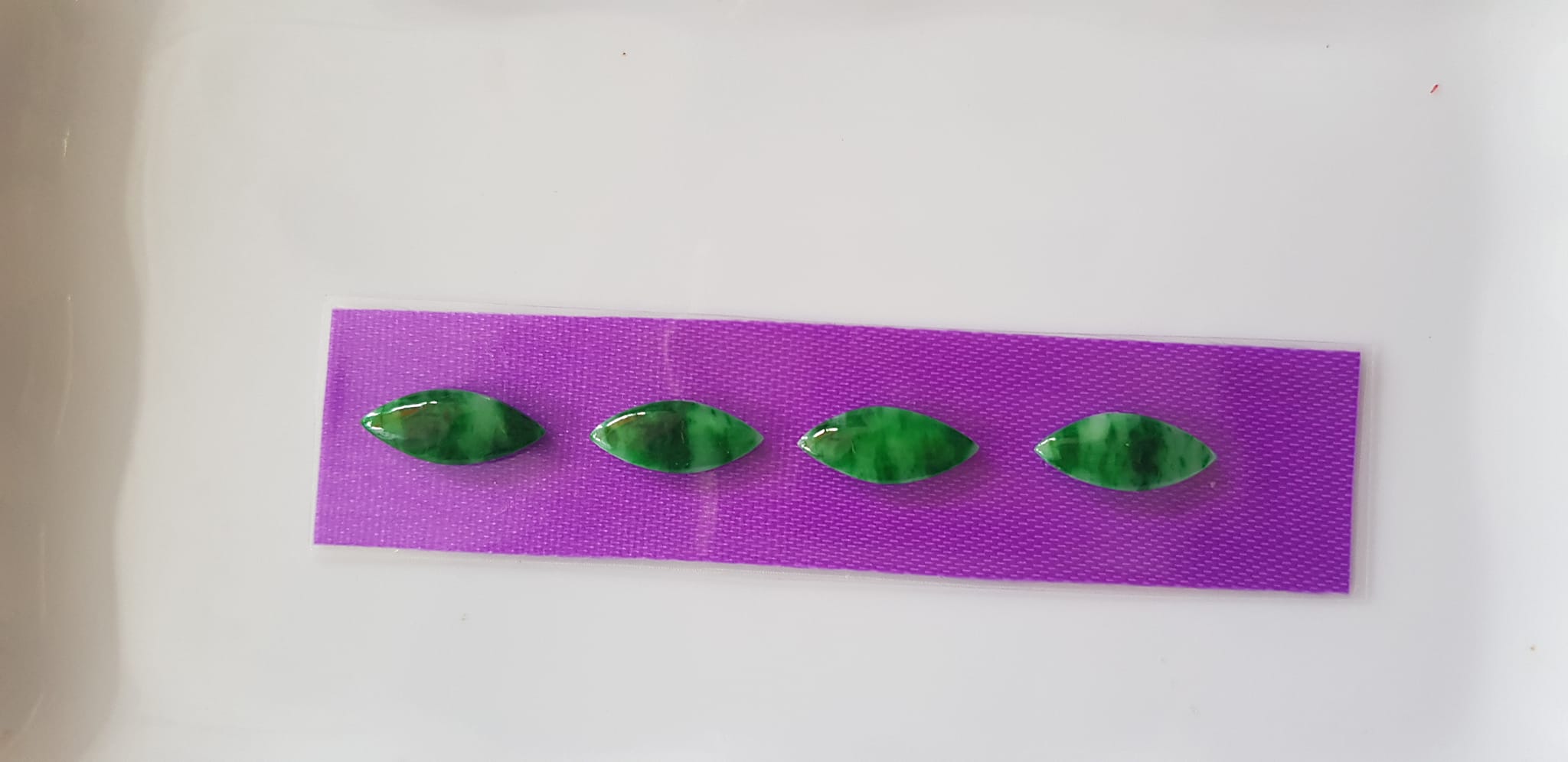 Bộ lắc hạt dưa mới rất đẹp đá cẩm thạch tự nhiên Size Dài 15mm x Ngang 6mm x dầy 2mm màu xanh lý sơn thủy bóng đậm đẹp sang Nữ lên lắc tay bằng vàng đeo rất đẹp luôn món quà tặng Mẹ, Vợ, người thân ý nghĩa ạ