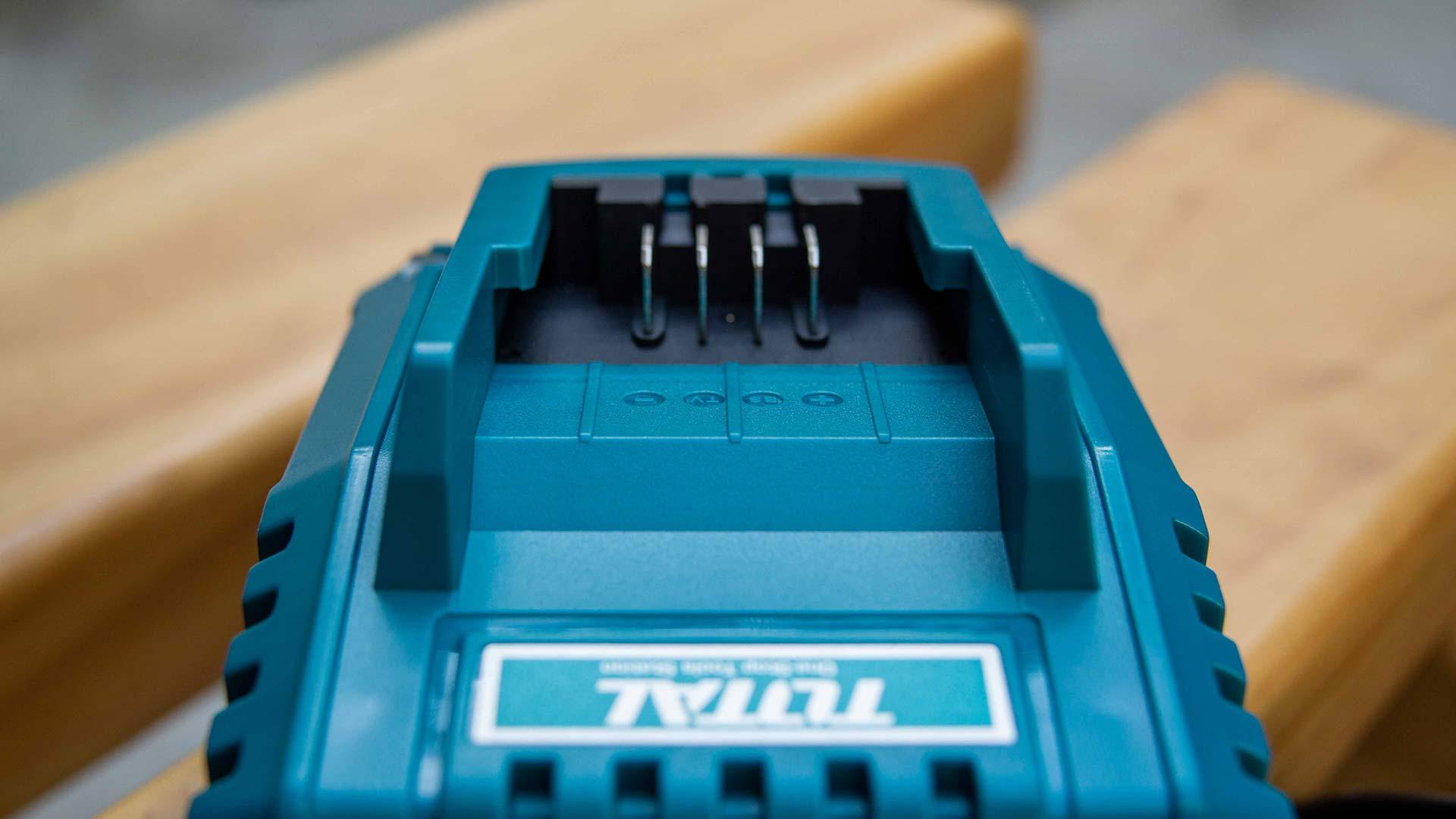 SẠC LI-ION 20V OUTPUT 2.0AMPE TOTAL TFCLI2001 - HÀNG CHÍNH HÃNG