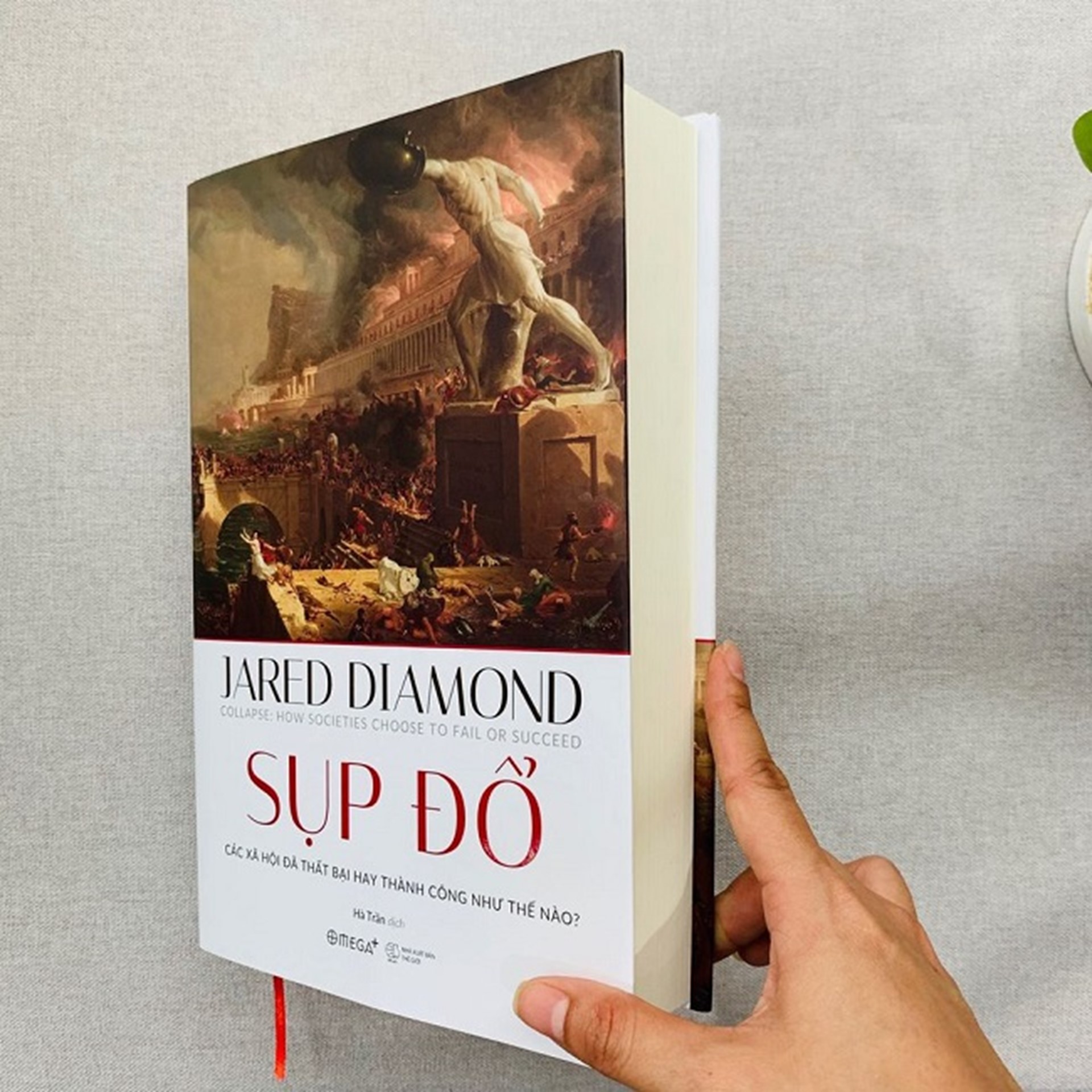 Combo Sách Nghiên Cứu Lịch Sử Nhân Loại Của Jared Diamond : Biến Động + Sụp Đổ (Phiên Bản 2020)