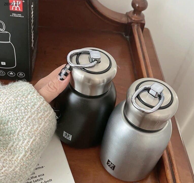 Bình giữ nhiệt mini 300ml đựng trà, cafe, đồ uống mang đi học, đi làm, đi tập thể thao,.... có quai xách, thiết kế nhỏ gọn, đẹp mang tính thẩm mỹ cao cho người dùng