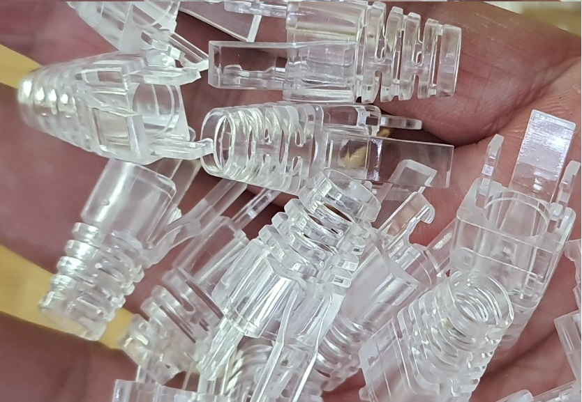 Đầu chụp hạt mạng RJ45 Cat5e, Cat6 màu trắng trong có móc gài ( túi 100 chiếc)