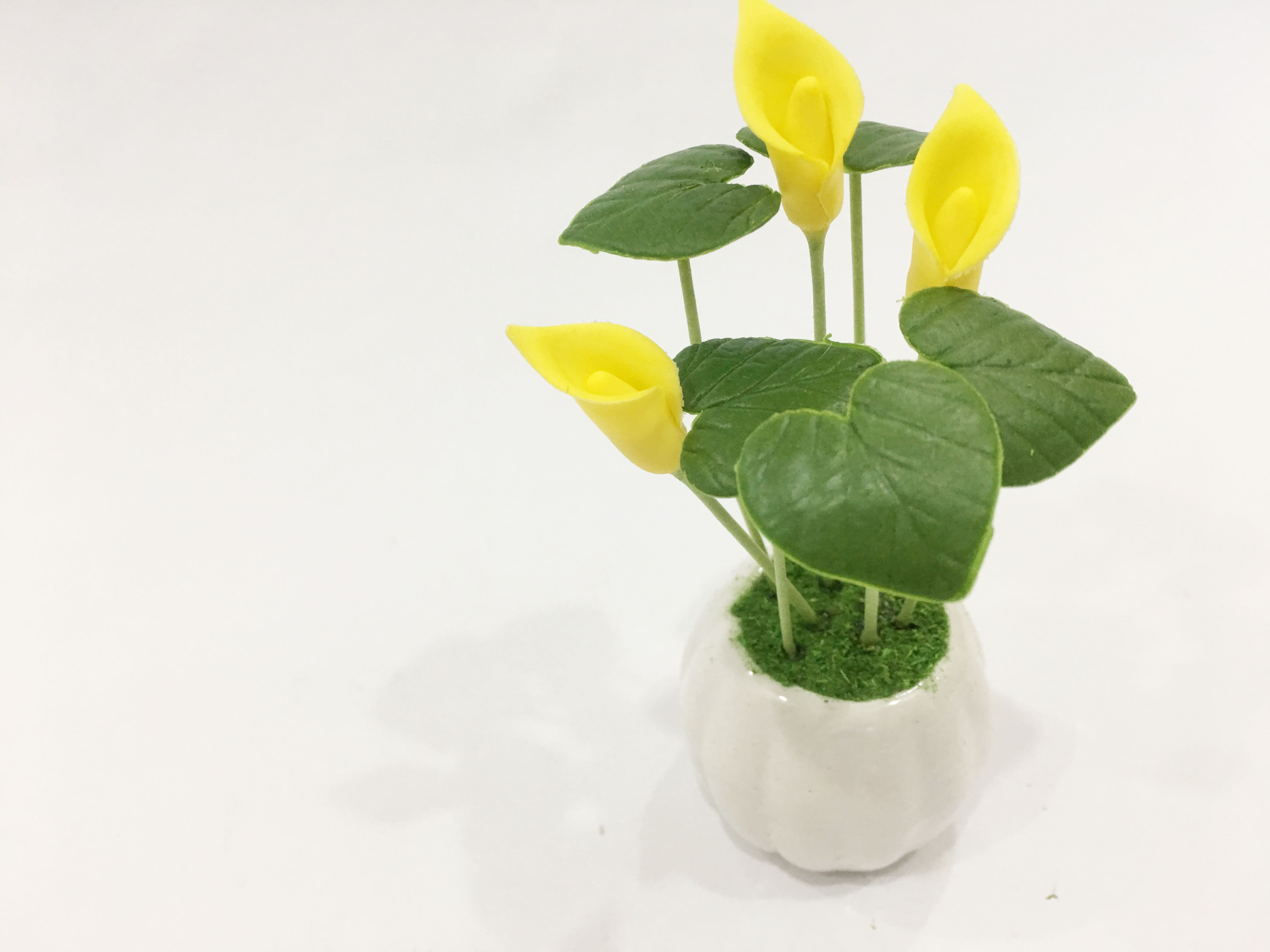 Chậu hoa đất sét mini - Cây hoa rum / hoa thủy vu / loa kèn Arum  - Quà tặng trang trí handmade