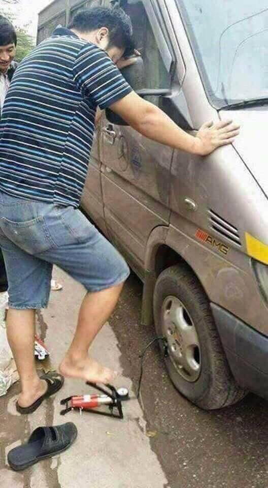 Bơm hơi đạp chân đa năng dùng cho xe đạp xe máy oto bóng phao bơi tiện dụng có đồng hồ đo áp xuất