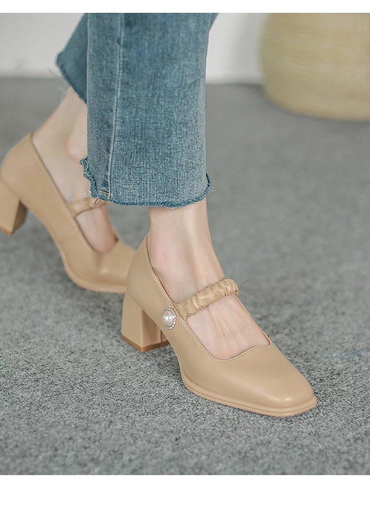 Fashionable Square Line Buckle Thick High Heel Pump for Women