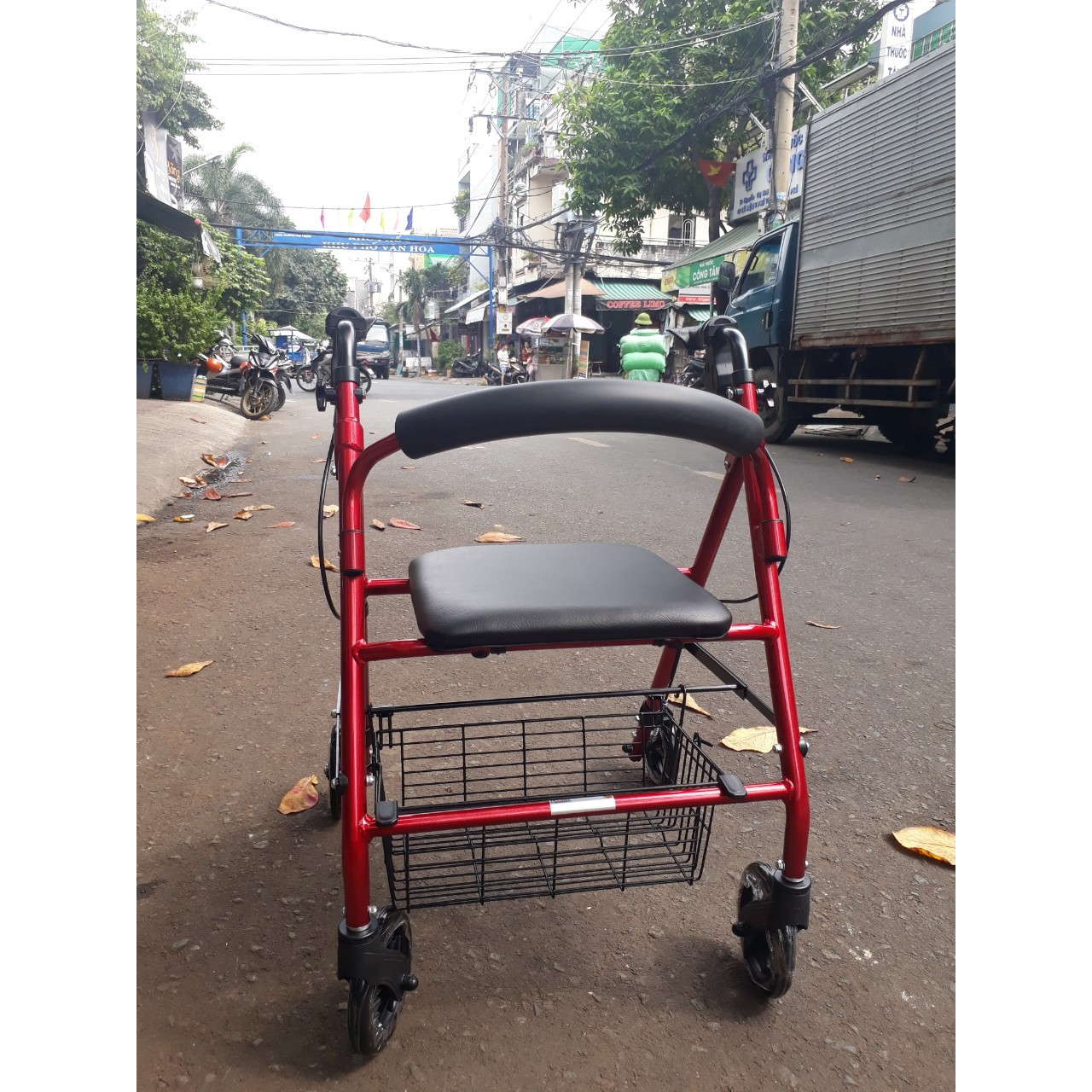 Khung tập đi có phanh có giỏ
