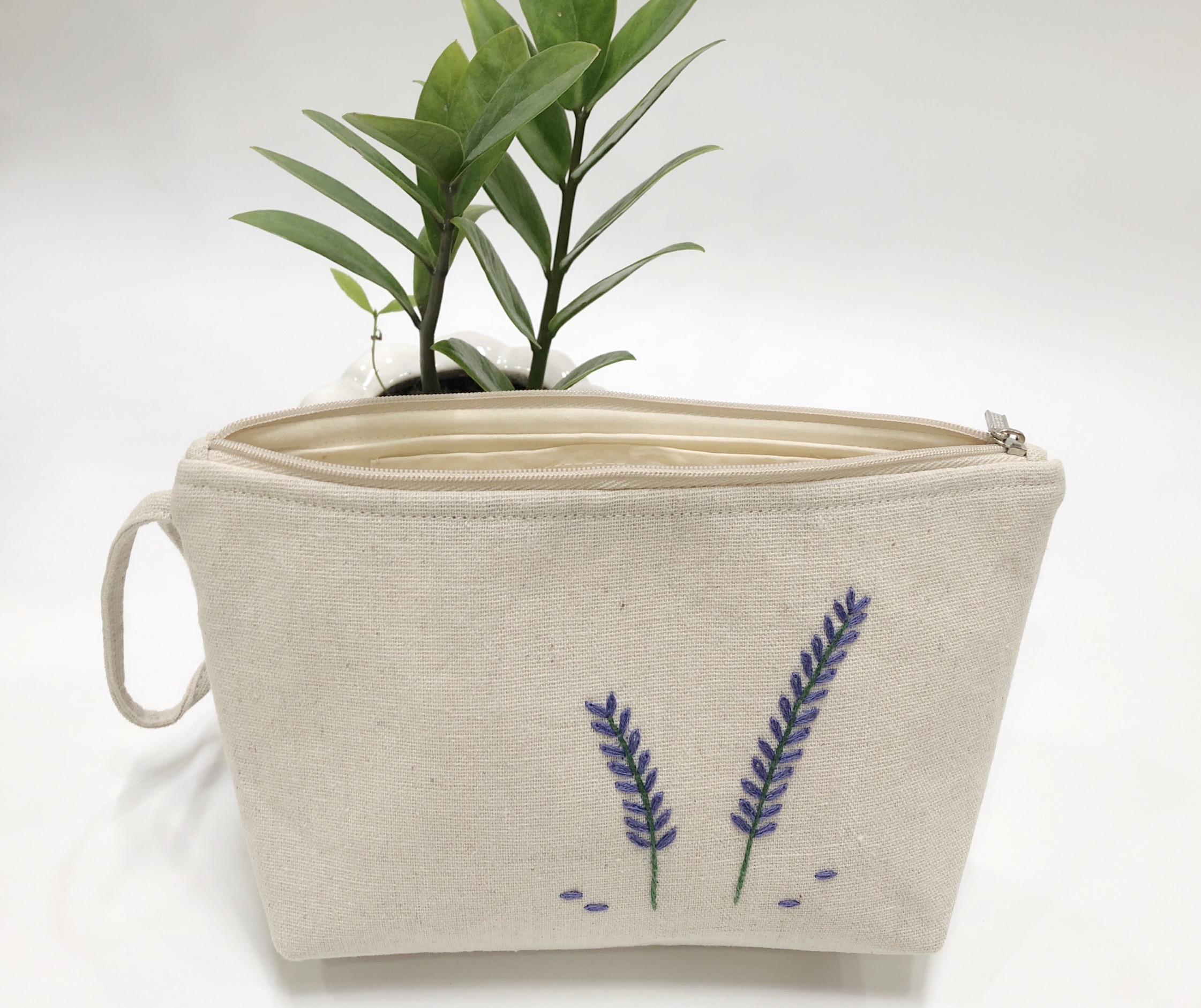 Túi đựng mỹ phẩm thêu tay - Lavender