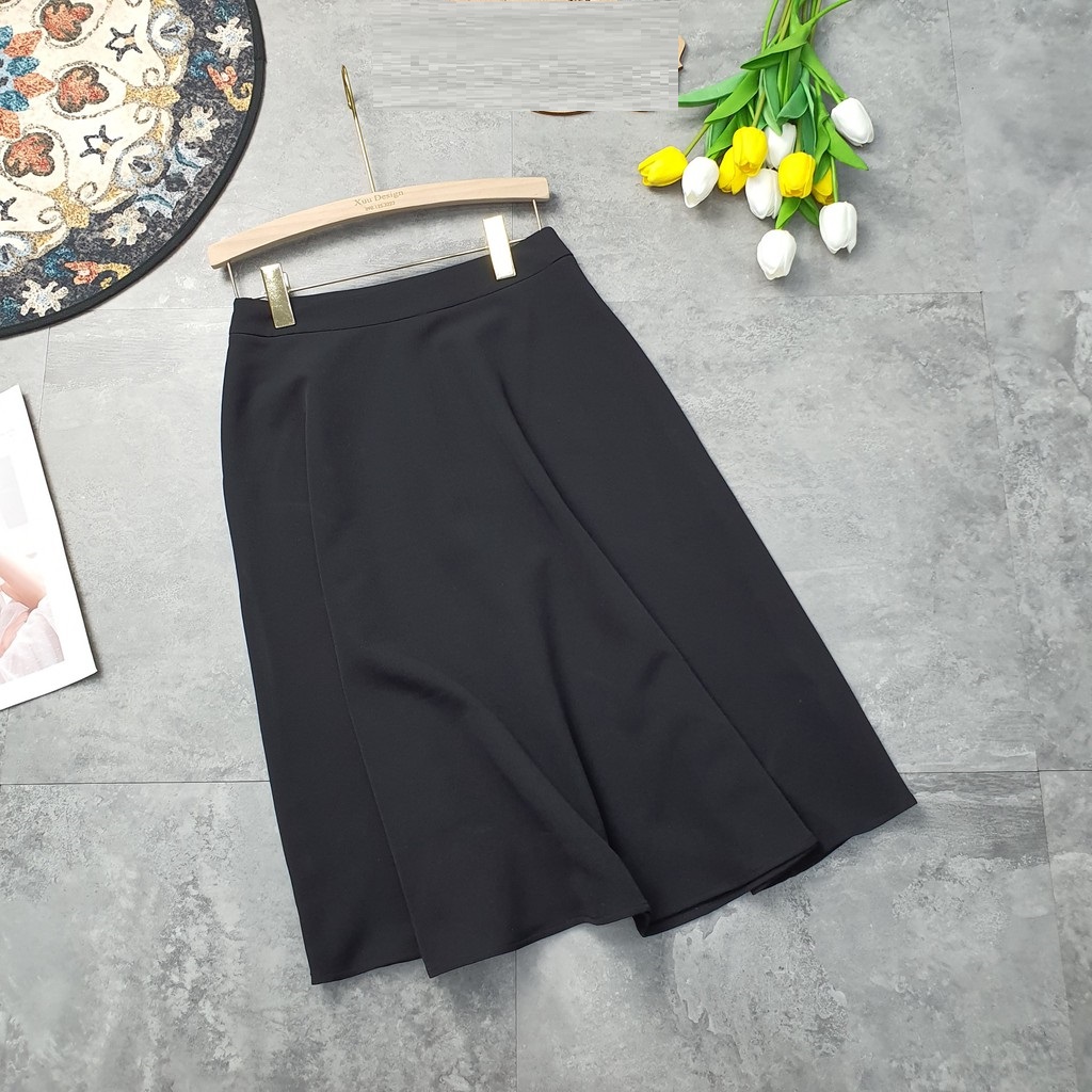 Chân váy xòe dáng dài lịch sự, duyên dáng