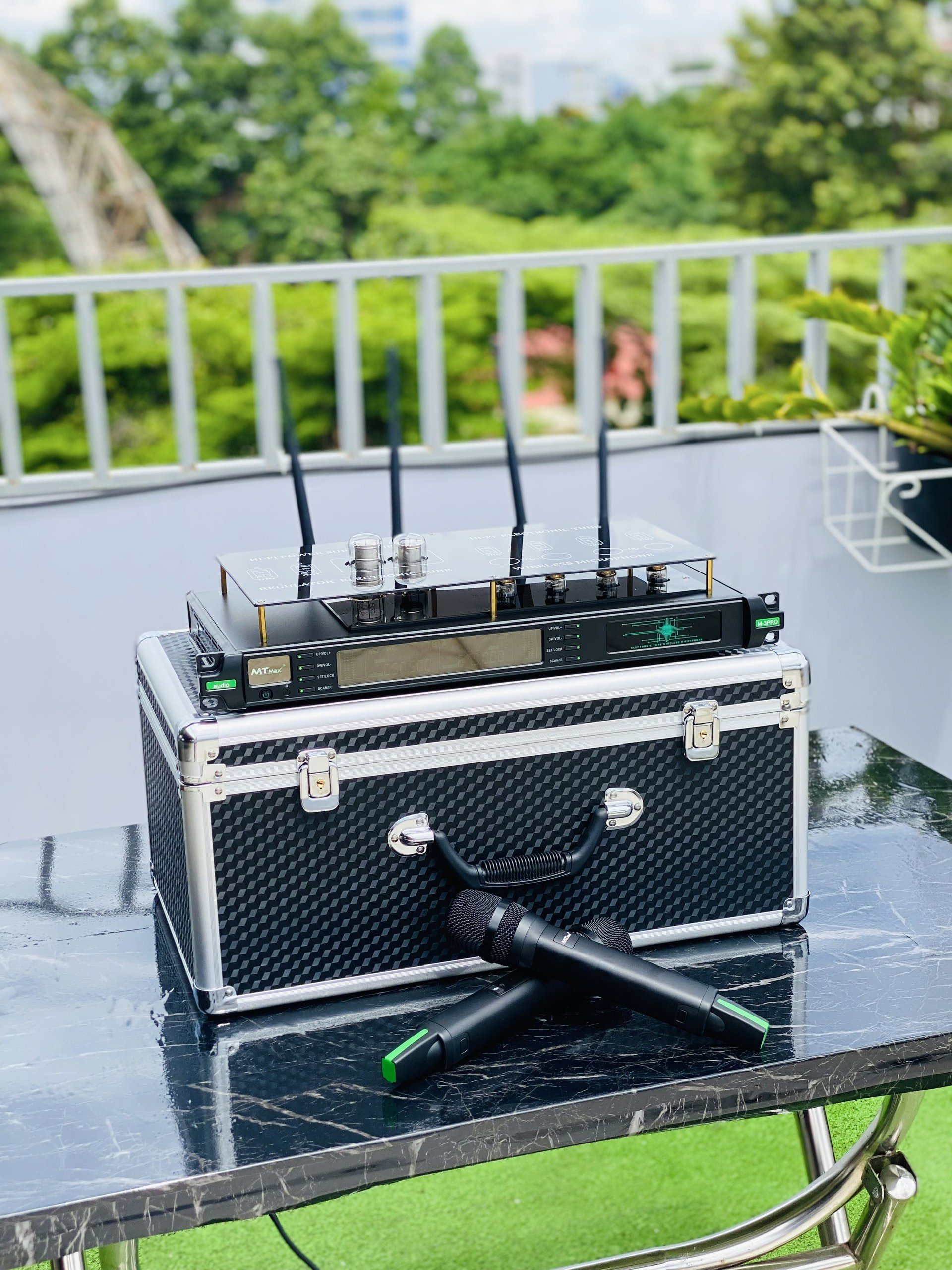 HÀNG CHÍNH HÃNG | Micro Bóng Tube Cao Cấp MTMAX M3Pro, Bắt Sóng Xa Đến 120 Mét Tần Số UHF Cực Cao 640-690 MHz Cùng Công Nghệ Cảm Biến Tự Ngắt Hiện Đại, Thiết Kế Sang Trọng Khi Setup Mọi Không Gian Bảo Hành 12 Tháng