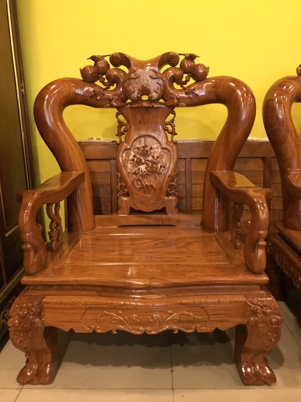 Bộ bàn ghế gỗ hương đá chạm đào 10 món tay 14