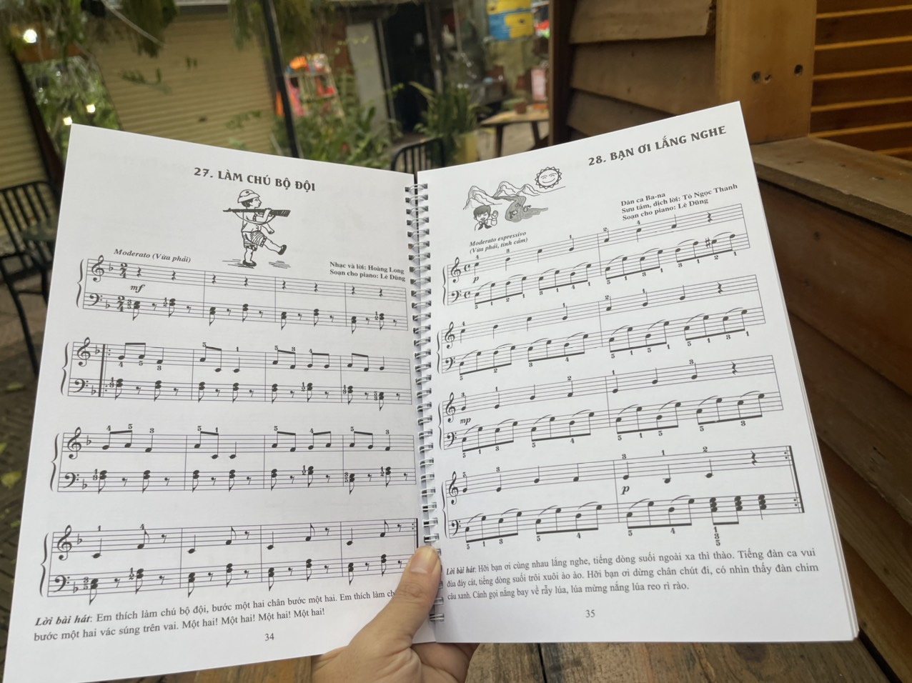 PIANO CHO THIẾU NHI – Tuyển tập 220 tiểu phẩm nổi tiếng (Phần 3) – Lê Dũng biên soạn – Huy Hoàng Bookstore – NXB Dân Trí (Bìa mềm)