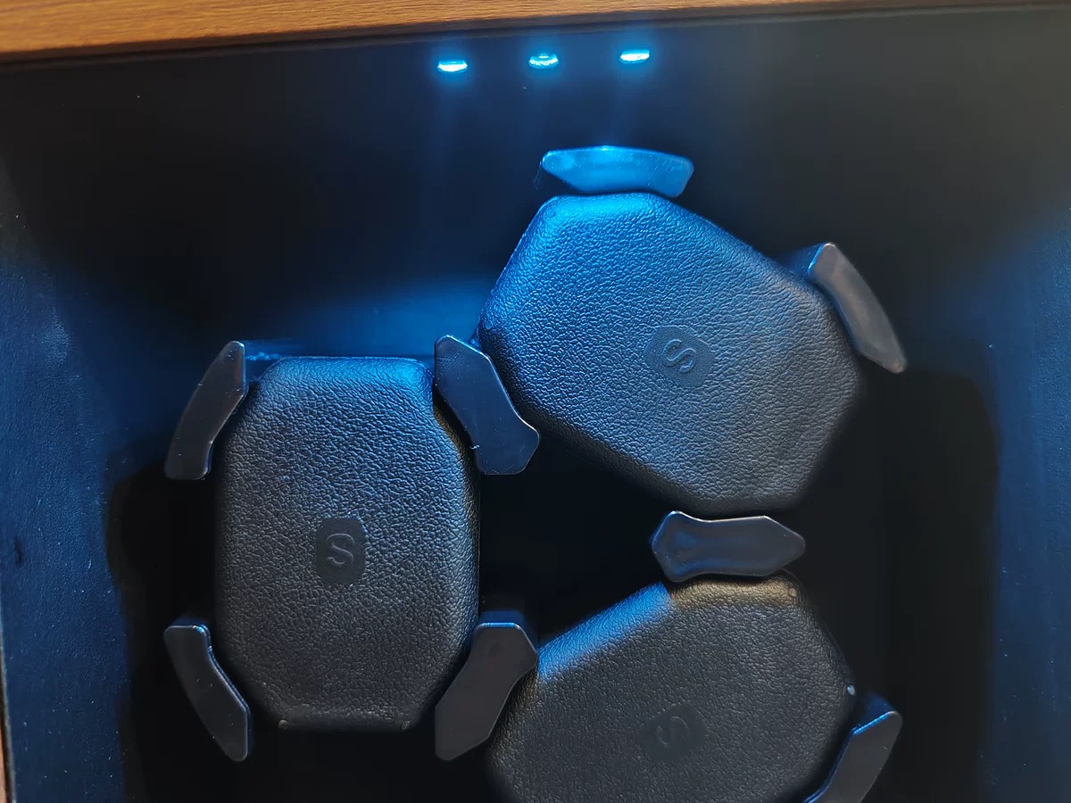 Hộp Đồng Hồ Cơ Xoay Chất Liệu Gỗ Có Mặt Kính Và Đèn Led Dành Cho 3 Chiếc