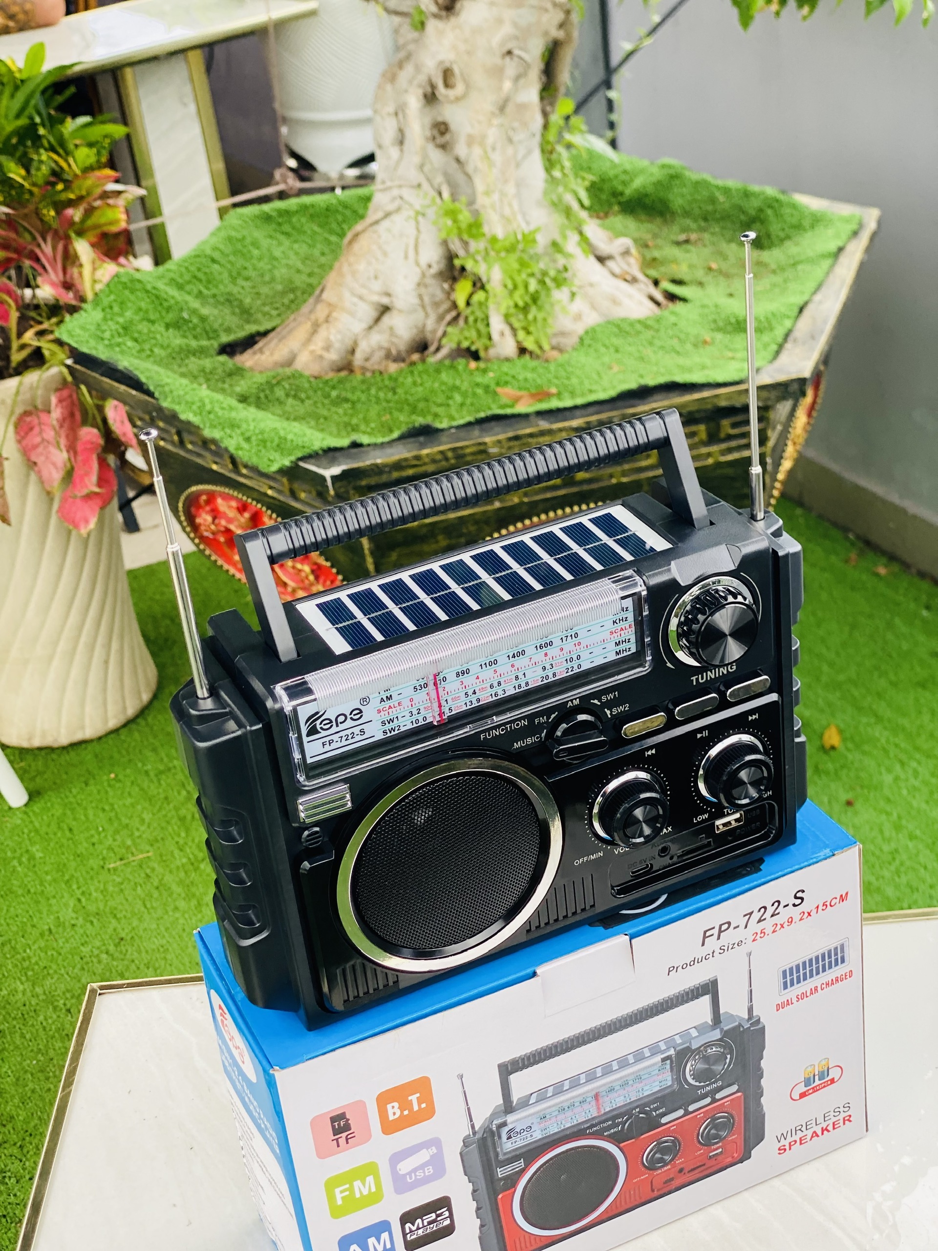 Radio đài FP 722S sử dụng pin năng lượng mặt trời Trải nghiệm âm thanh sống động với công suất 10W quà tặng ông bà cha mẹ ý nghĩa hàng nhập khẩu