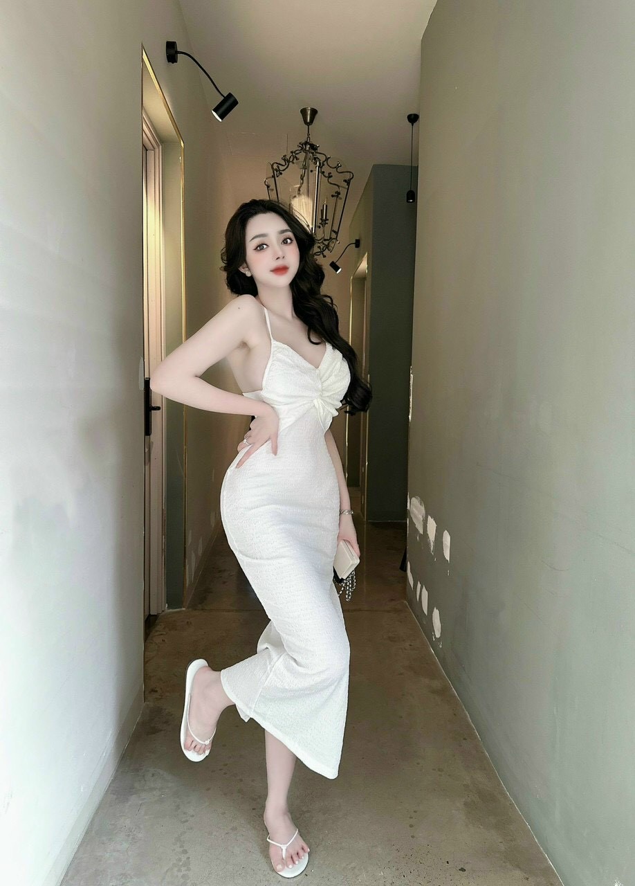 Đầm body xoắn ngực