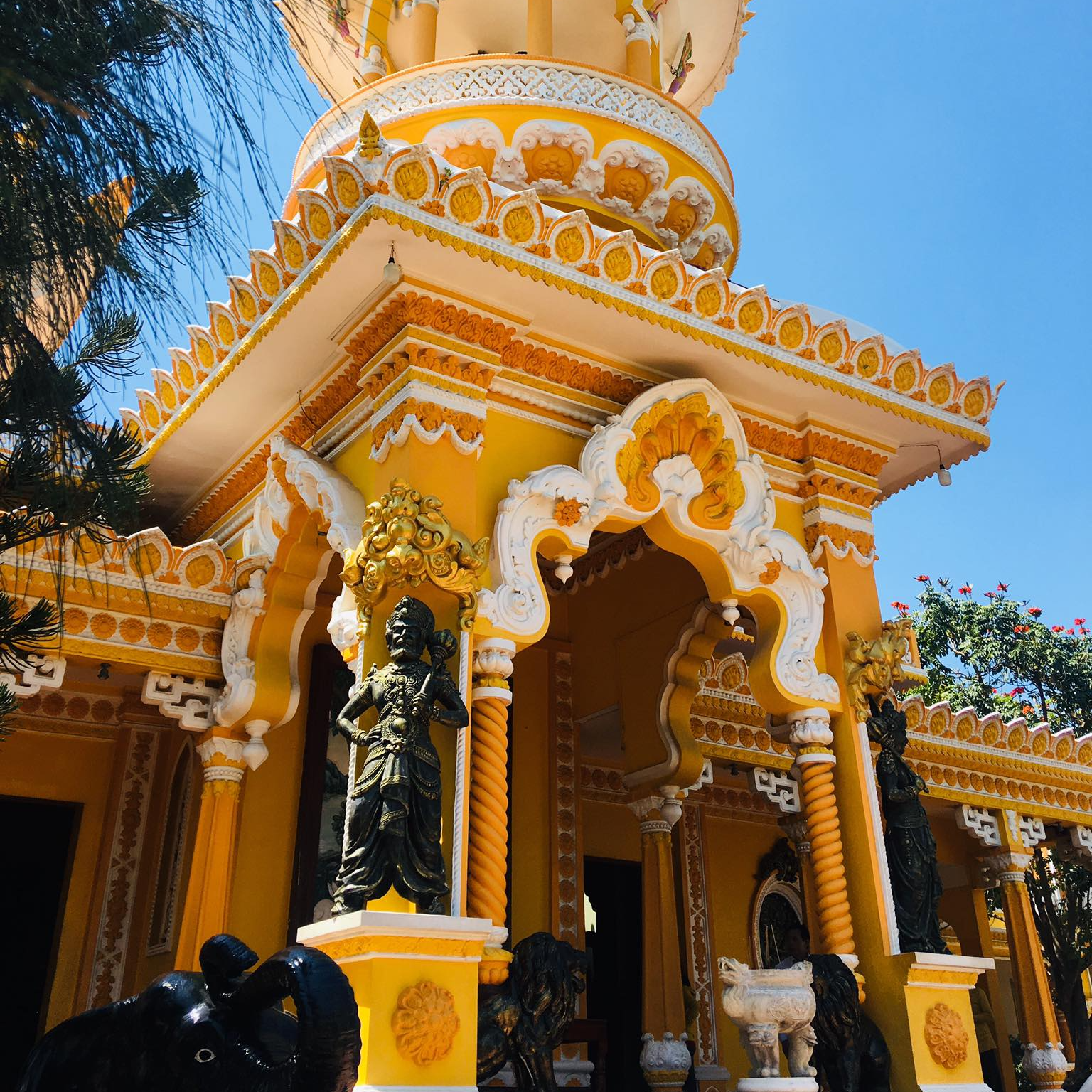 Tour Châu Đốc 1N1Đ - Chùa Bà Núi Sam - Núi Cấm - Rừng Tràm - Lăng Thoại Ngọc Hầu - Chùa Hang - Chùa Phật Nằm - Chợ Cửa Khẩu Tịnh Biên.