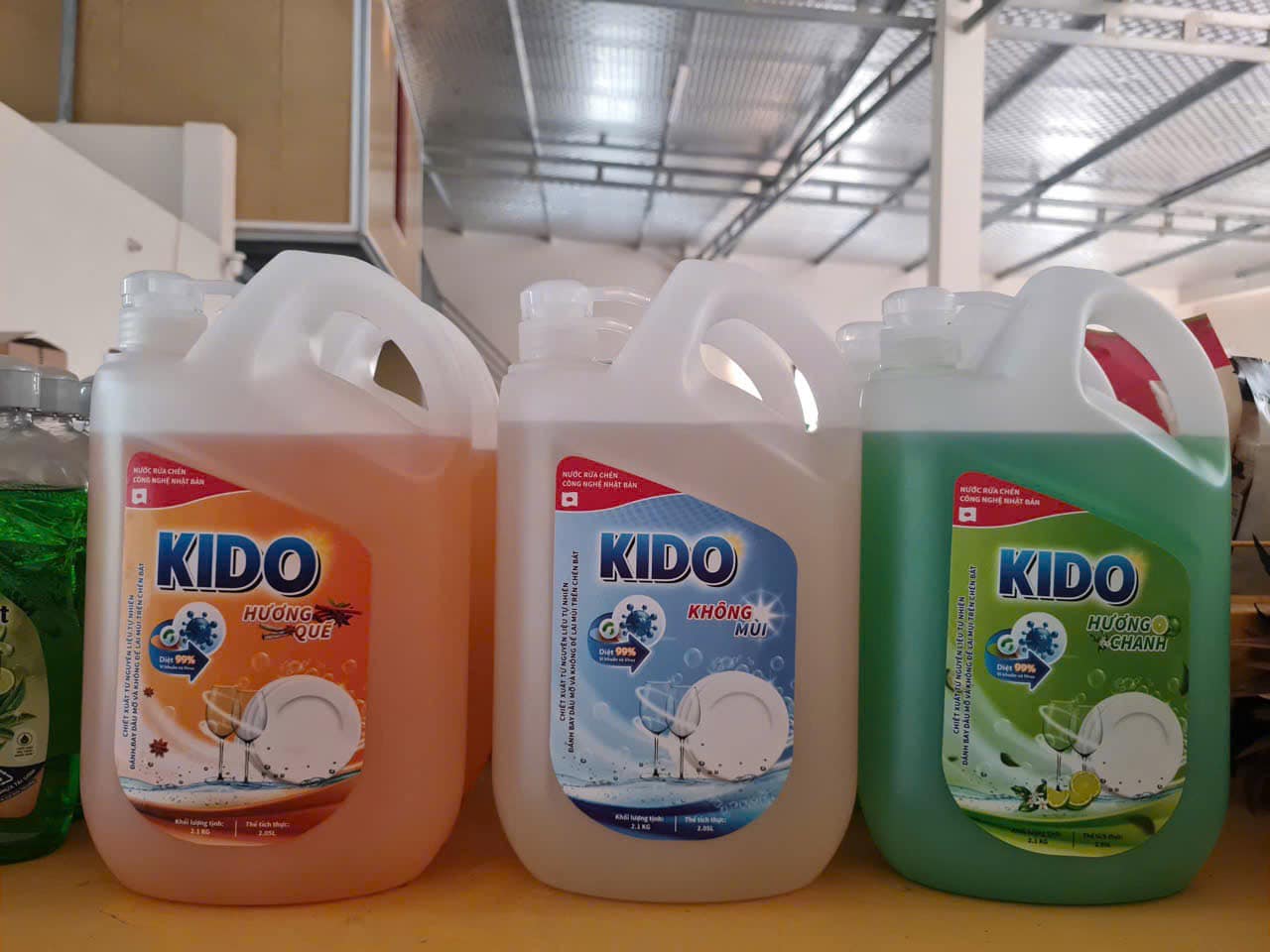 Nước Rửa Chén KIDO Hương Chanh 2,1 Lít - Làm Sạch Hiệu Quả, Thơm Mát Tự Nhiên