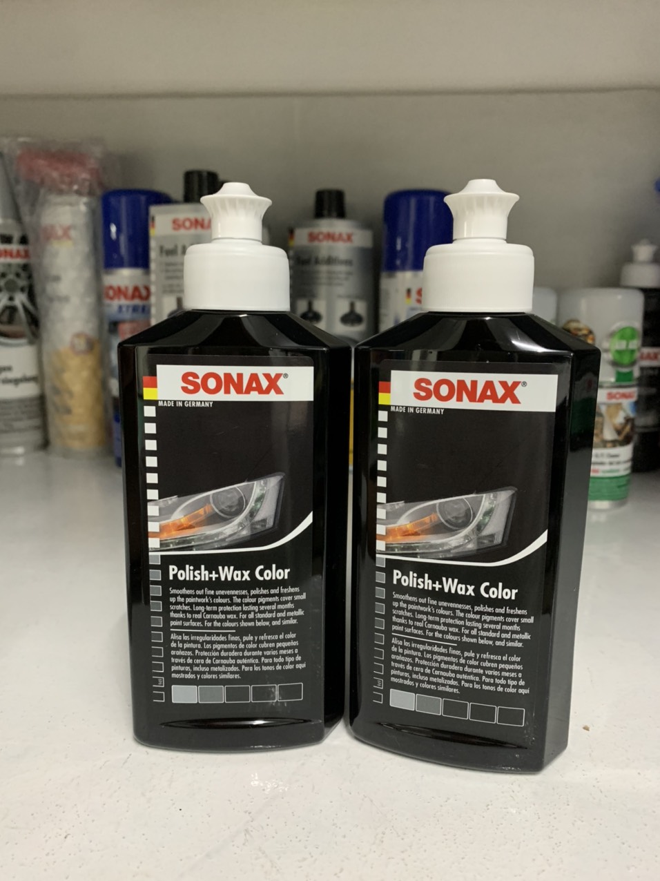 Kem Đánh Bóng Và Bảo Vệ Sơn Xe Màu Đen Sonax Polish & Wax Color Black 296141 250ml