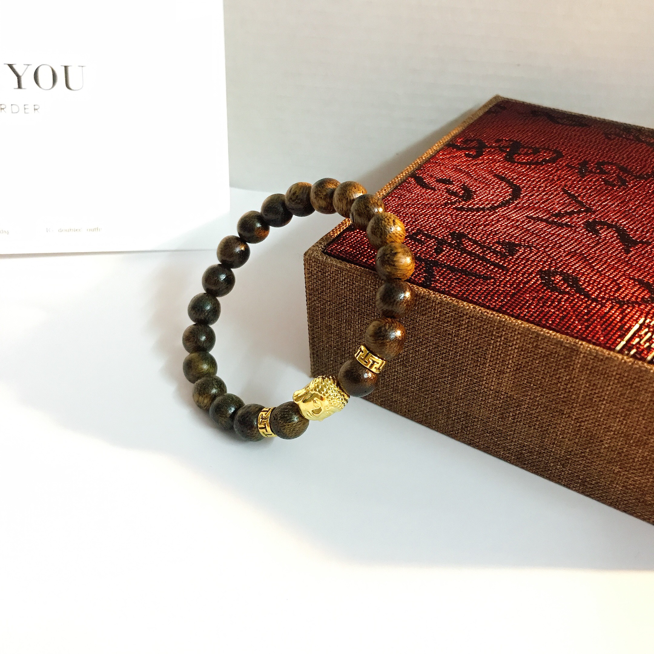 Vòng tay trầm hương mặt phật mạ vàng 18k