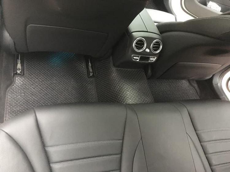 Thảm lót sàn ô tô Mercedes C Class W205 thương hiệu KATA chính hãng.