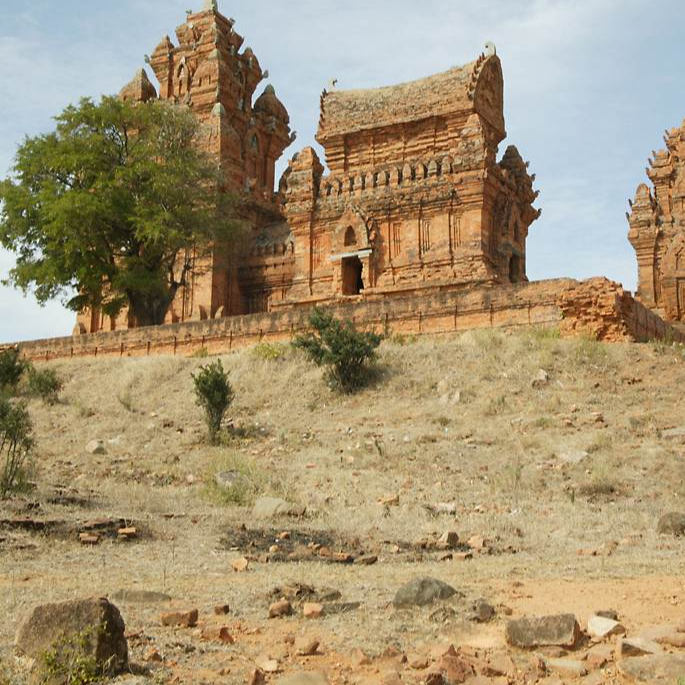 Tour Vĩnh Hy - Nét Đẹp Hoang Sơ 2N2Đ - Vịnh Vĩnh Hy - Ninh Hải - Mũi Cá Ông - Hang Yến - Hòn Rùa - Hang Rái - Ninh Chữ - Tháp P0klong Grai - Làng Gốm Bàu Trúc