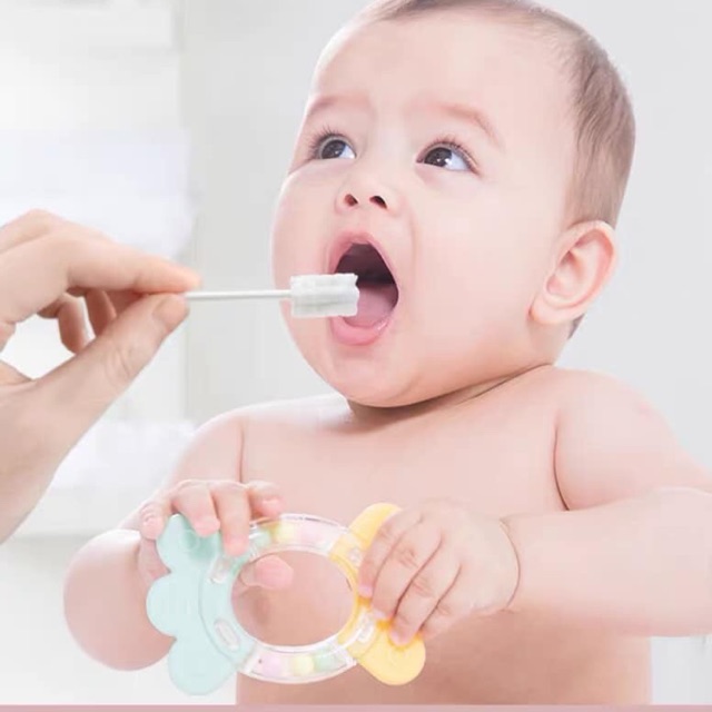 Hộp 30 gạc rơ lưỡi tiệt trùng dạng que và Vcool, que gạc rơ lưỡi thần thánh an toàn vệ sinh cho bé
