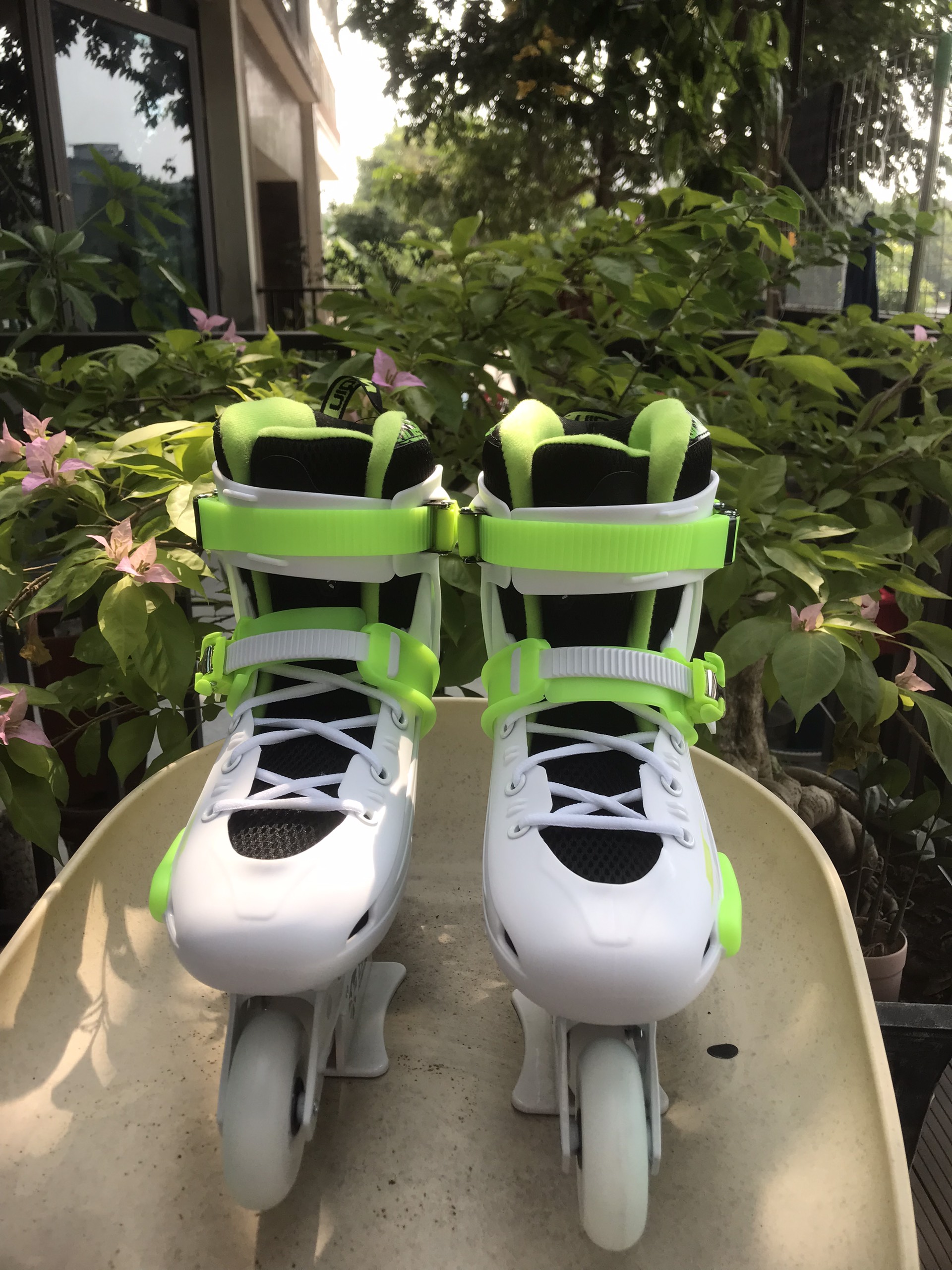 Giày Patin Người Lớn Centosy Xmax, 2 màu đen trắng có bánh đèn sáng