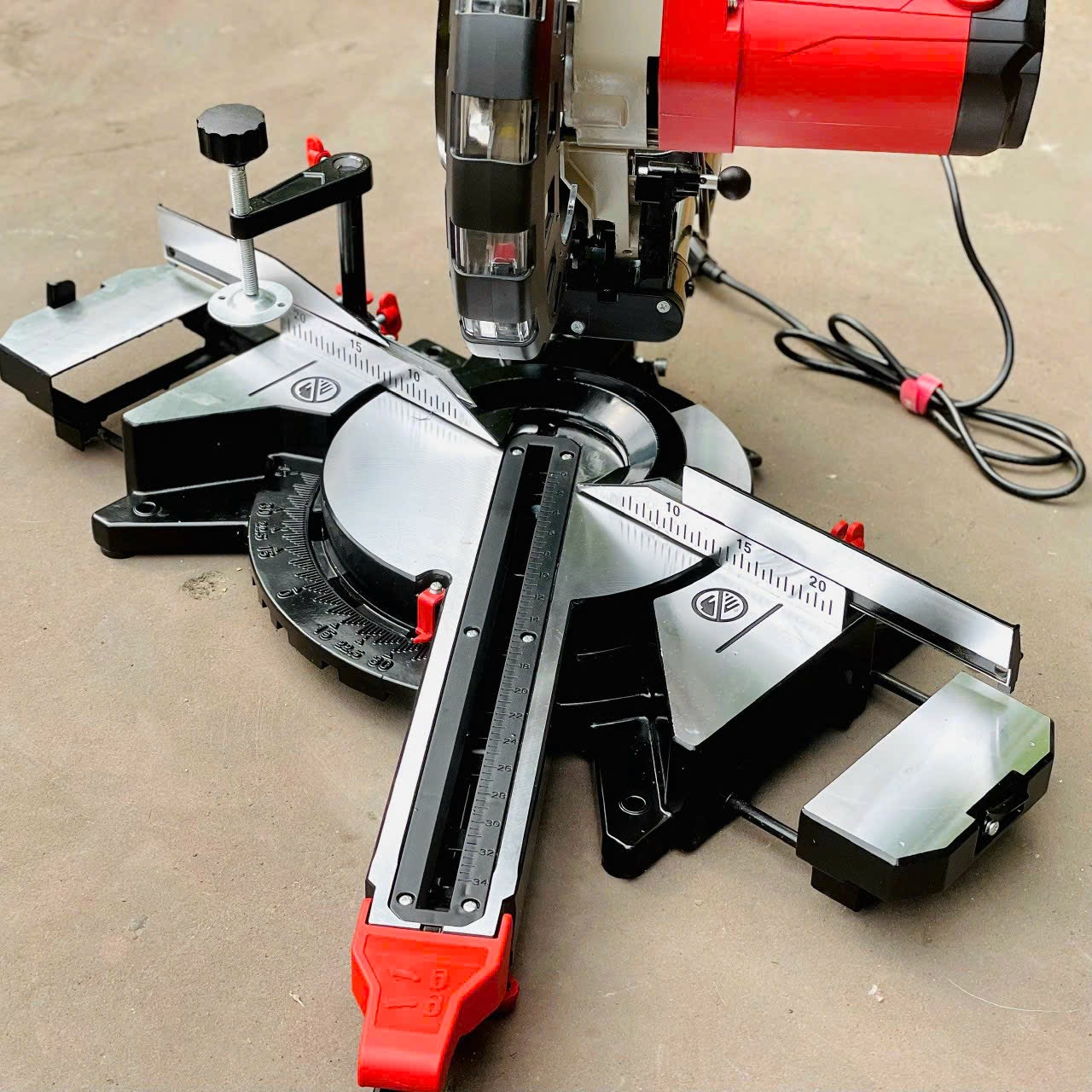 MÁY CẮT ĐA NĂNG THANH TRƯỢT BTEC BT1030 - HÀNG CHÍNH HÃNG + TẶNG LƯỠI CẮT 255M + TẶNG 3 BAO TAY TOLSEN 45006