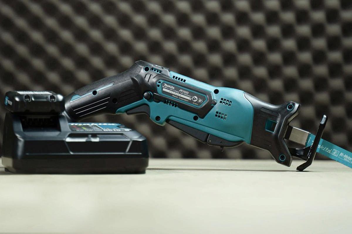 MÁY CƯA KIẾM DÙNG PIN 210W 13MM MAKITA JR105DSAE (2 PIN 12VMAX 2.0AH, 1 SẠC NHANH​​​​​​​.) - HÀNG CHÍNH HÃNG