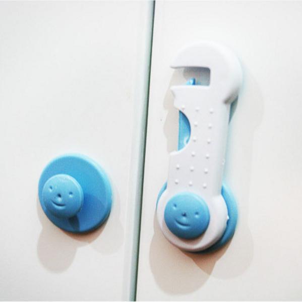 Dụng Cụ Khóa Tủ An Toàn Cho Bé