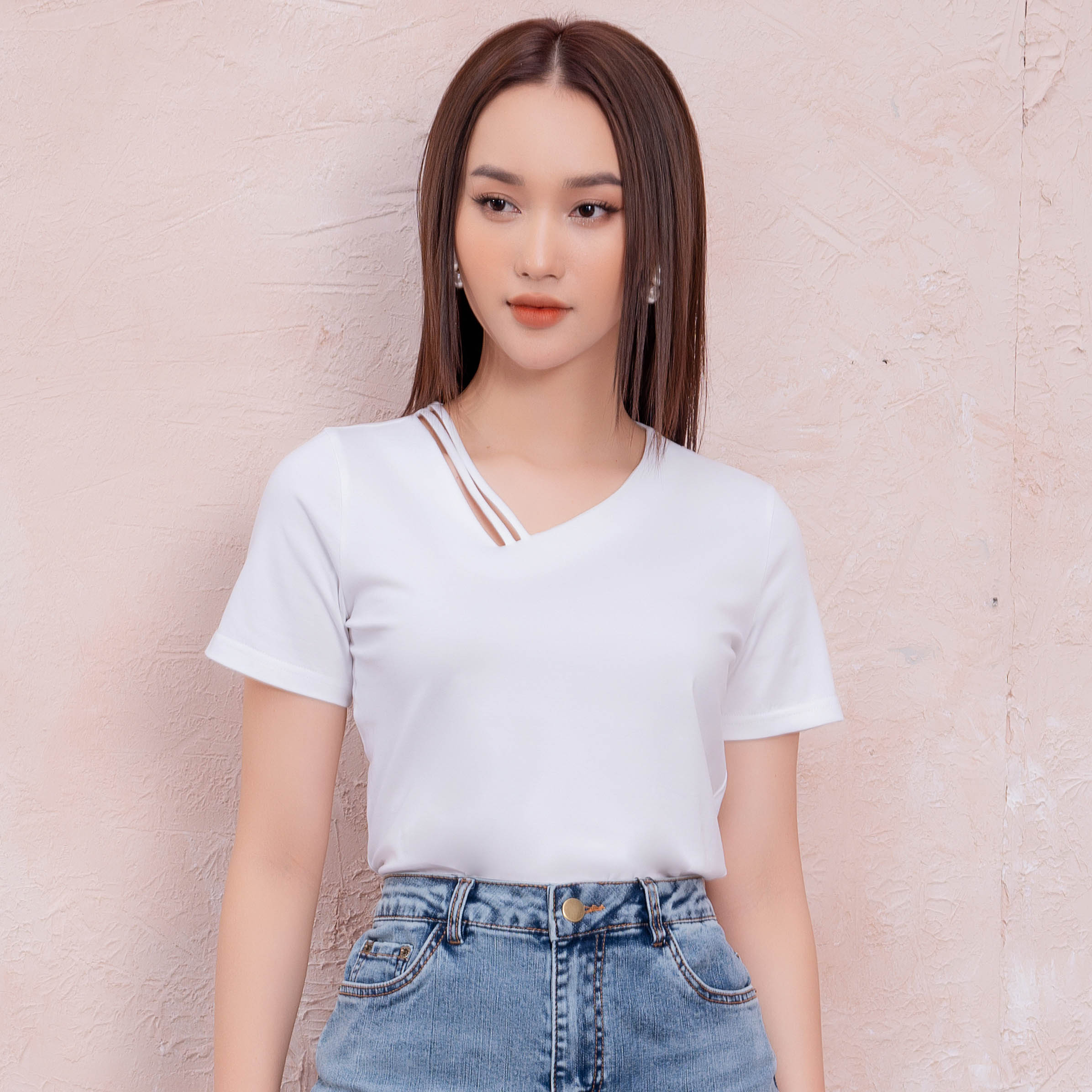 Áo Thun Nữ UK Fashion Thiết Kế Cổ Áo 2 Dây Cách Điệu, Chất Liệu Thun Cotton Mềm Mại, Năng Động Trẻ Trung NKAT2201004