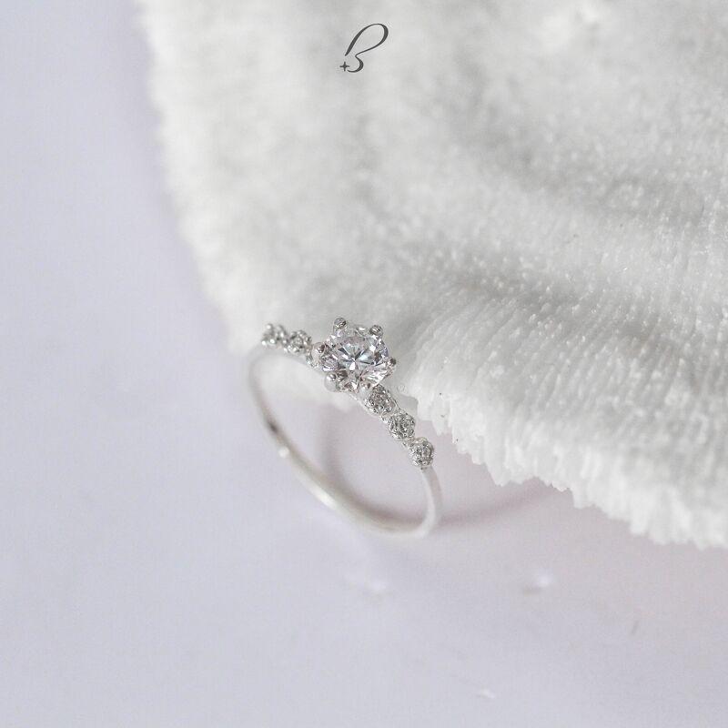 Nhẫn Bling it sáu hạt đá coronet BIN291