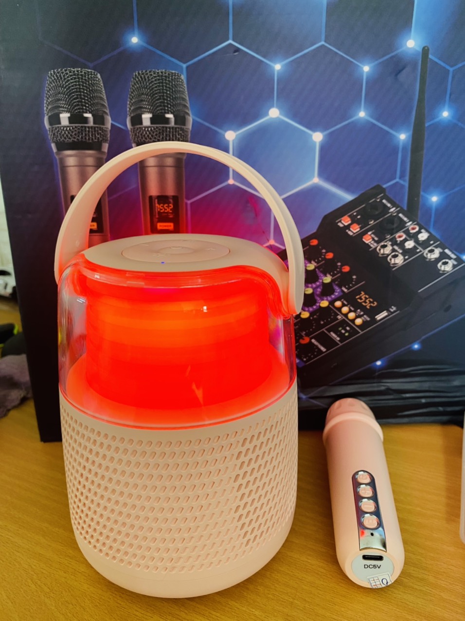 Loa bluetooth kèm micro có đèn nháy đổi màu