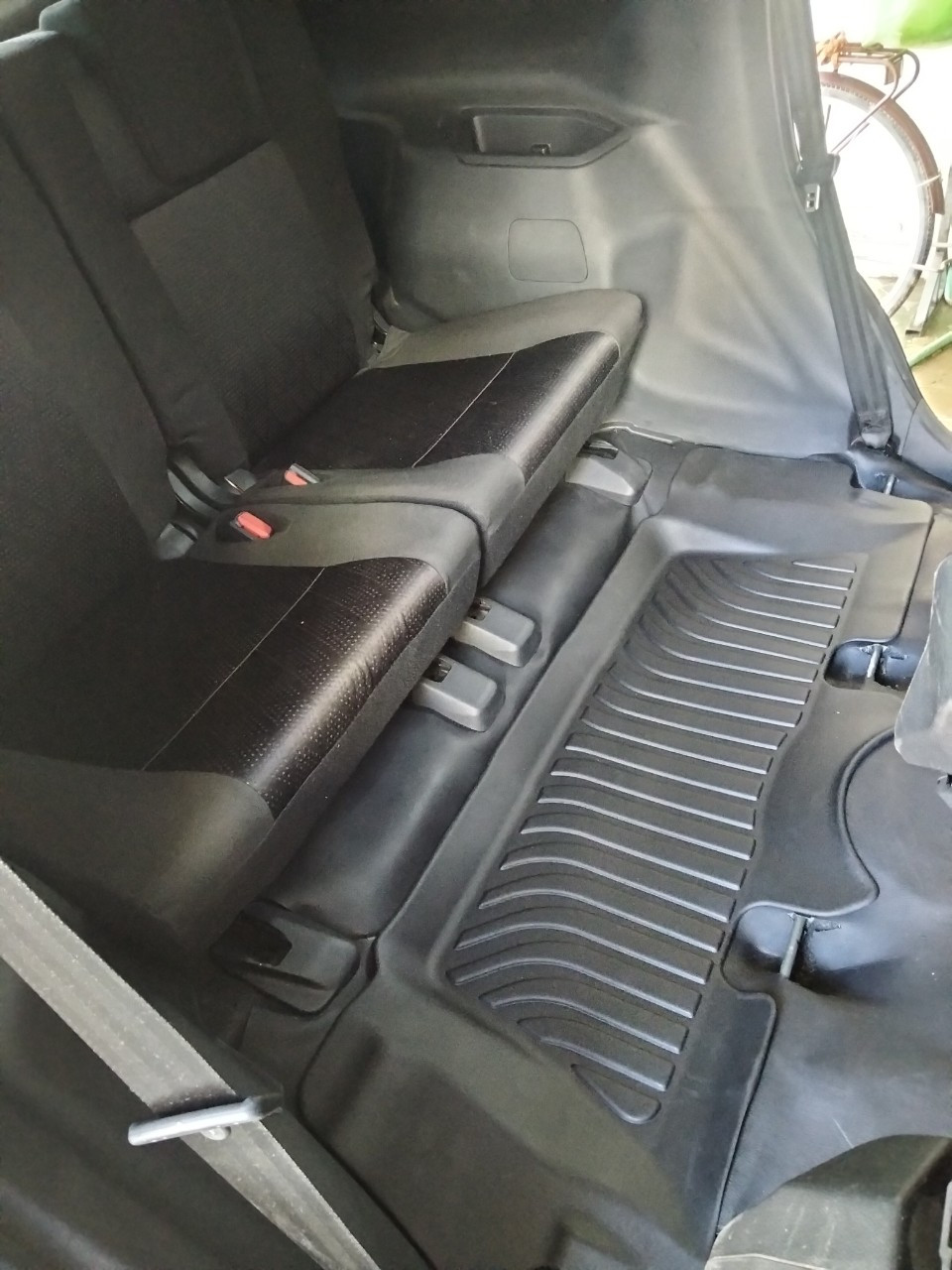 Thảm lót sàn xe ô tô Toyota Veloz/ Avanza 2022 Nhãn hiệu Macsim chất liệu nhựa TPE cao cấp màu đen