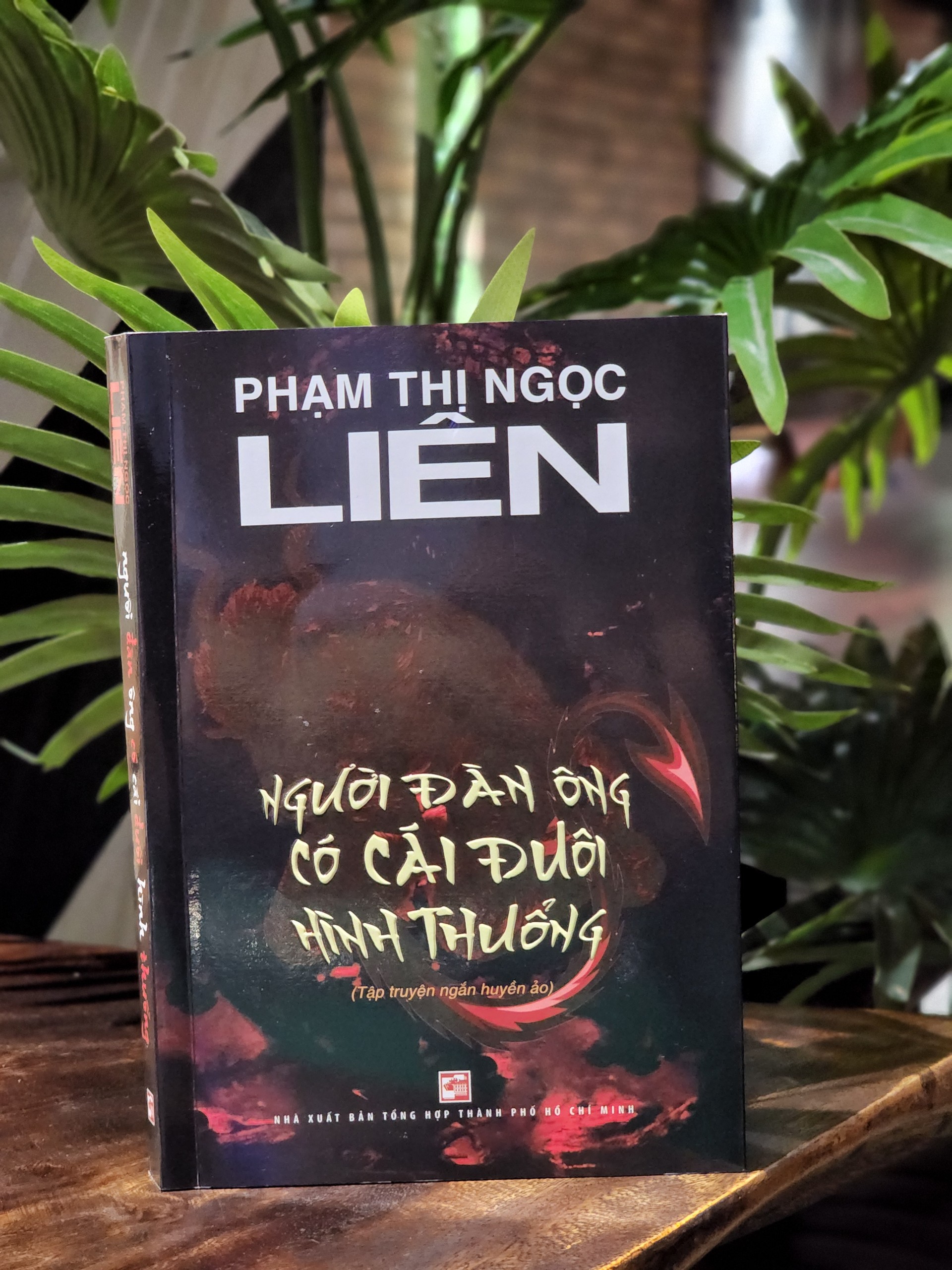 NGƯỜI ĐÀN ÔNG CÓ CÁI ĐUÔI HÌNH THUỔNG - Phạm Thị Ngọc Liên – Nxb Tổng hợp Tp Hồ Chí Minh