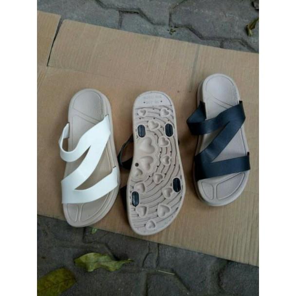 Dép lê nhựa nữ