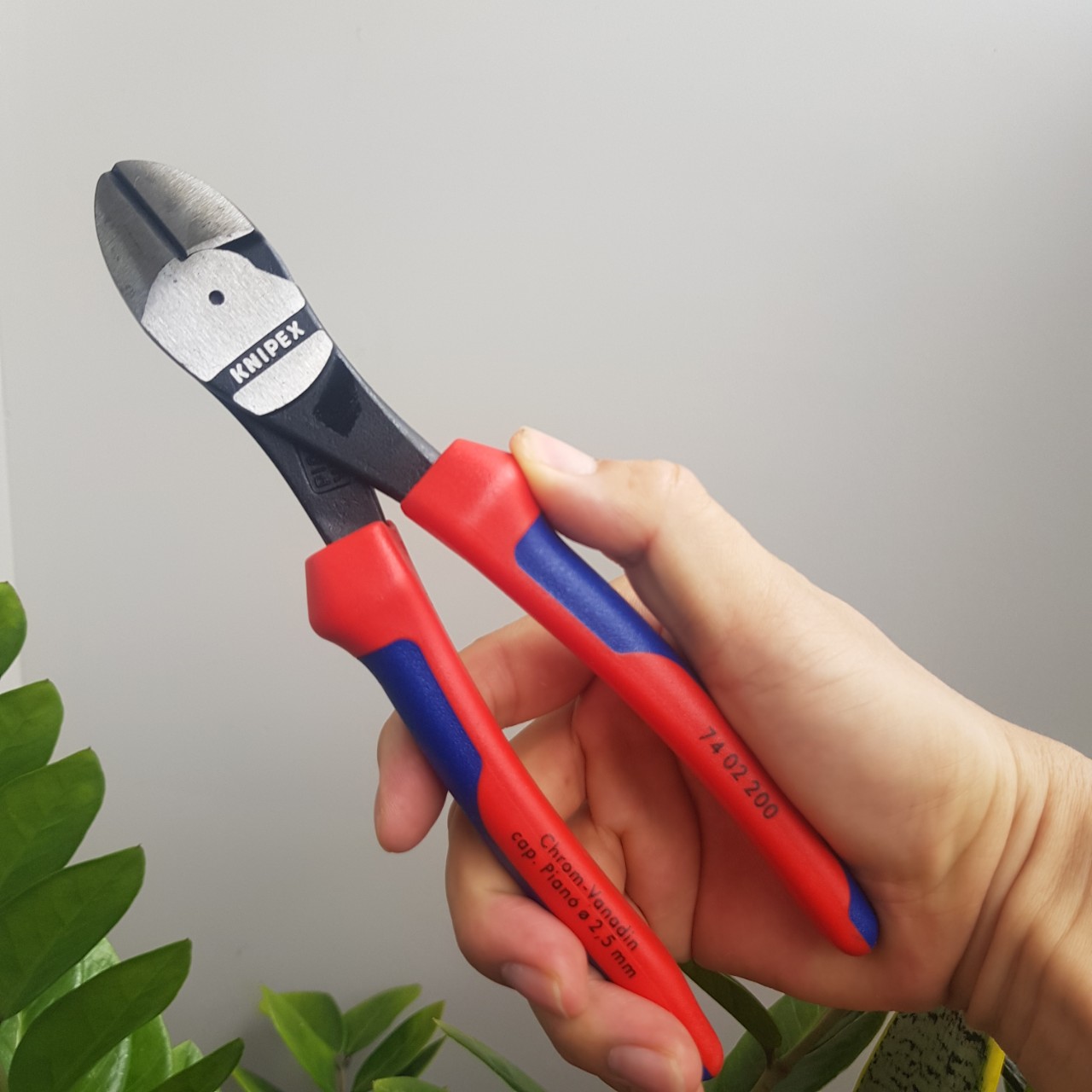 Kìm Cắt Thân Chéo Knipex 74 02 200 Dài 200mm Cắt Thép Ø 4.2 mm