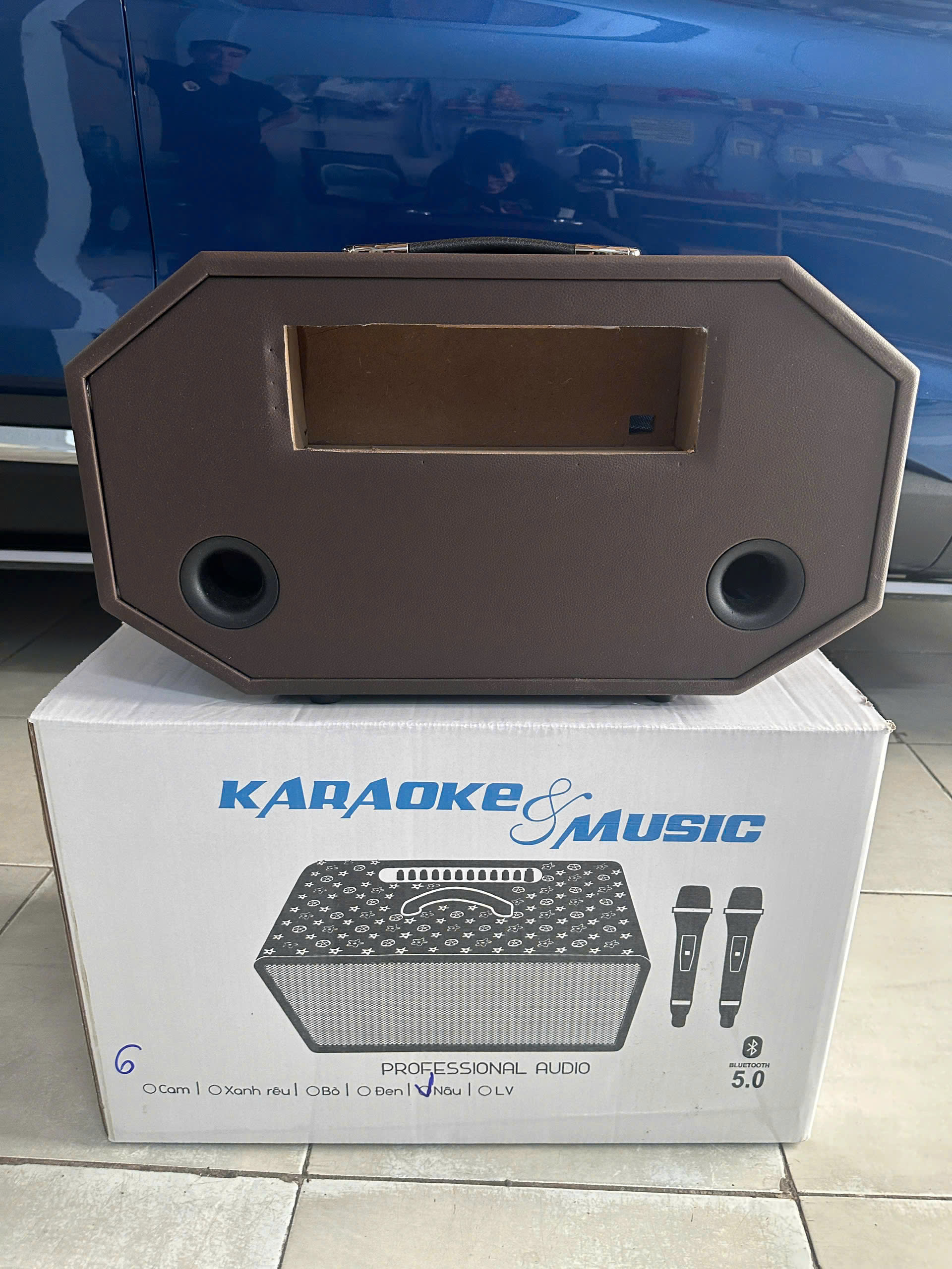 VỎ THÙNG LOA KÉO XÁCH TAY 20 THÙNG BỌC DA CAO CẤP 2 LỖ CHÉP TRƯỚC 8 CM CÓ SẴN HỌNG, 2 LỖ CHÉP BÊN HÔNG 10 CM HẢI TRIỀU (HÀNG CHÍNH HÃNG) MÀU GIAO NGẪU NHIÊN