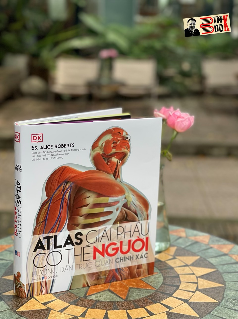 (Bìa cứng, in màu toàn bộ) ATLAS GIẢI PHẪU CƠ THỂ NGƯỜI – Alice Roberts – Đông A