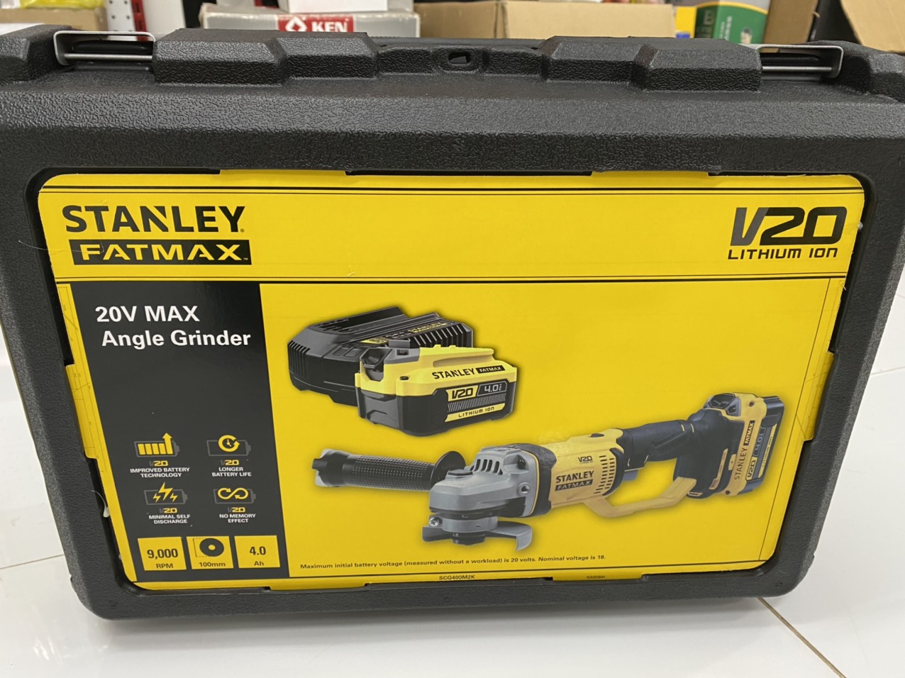 Máy mài cầm tay 20V Stanley SCG400M2K-B1